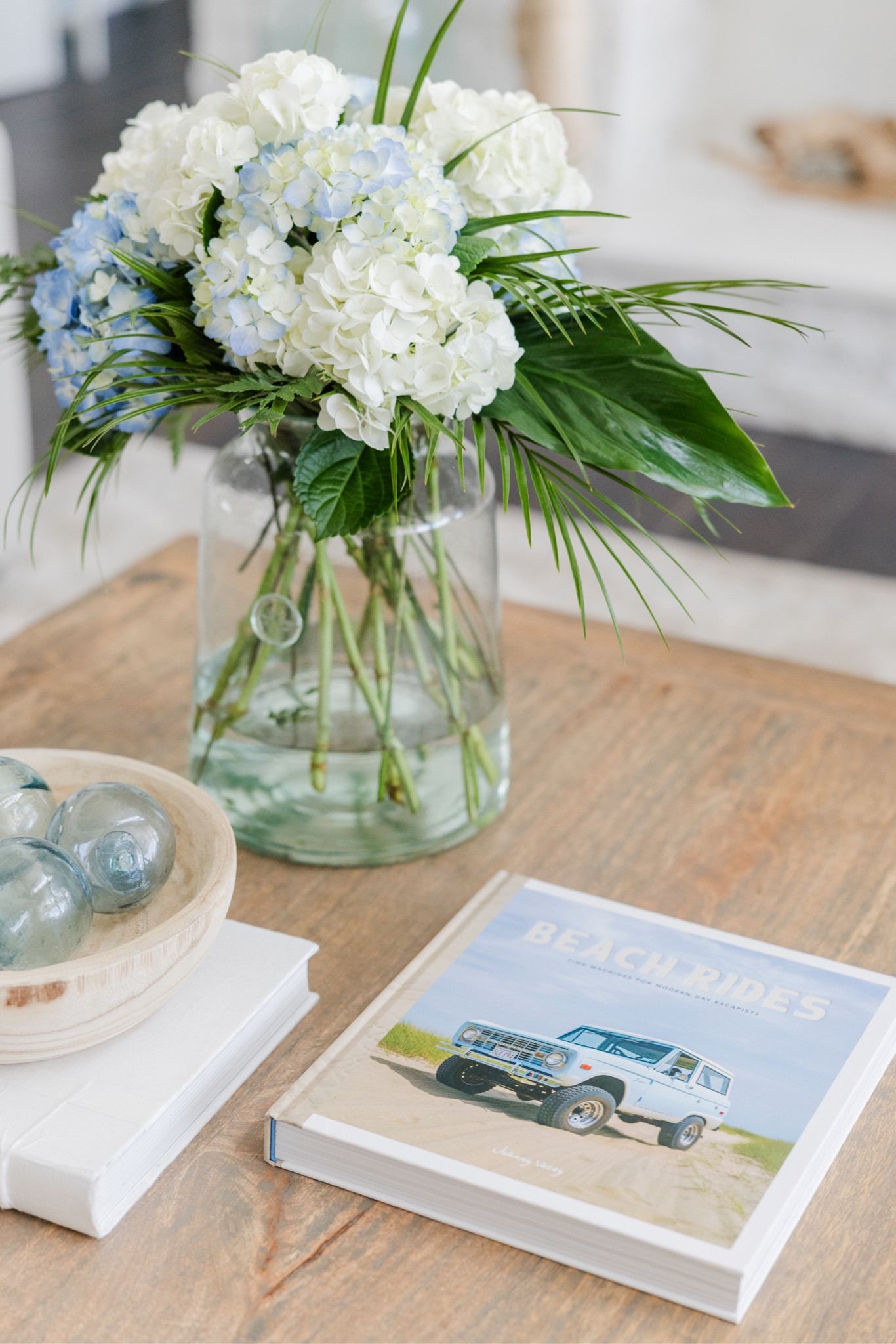 Coffee table decor. Style your home with these options.  



#LTKhome #LTKstyletip #LTKover40