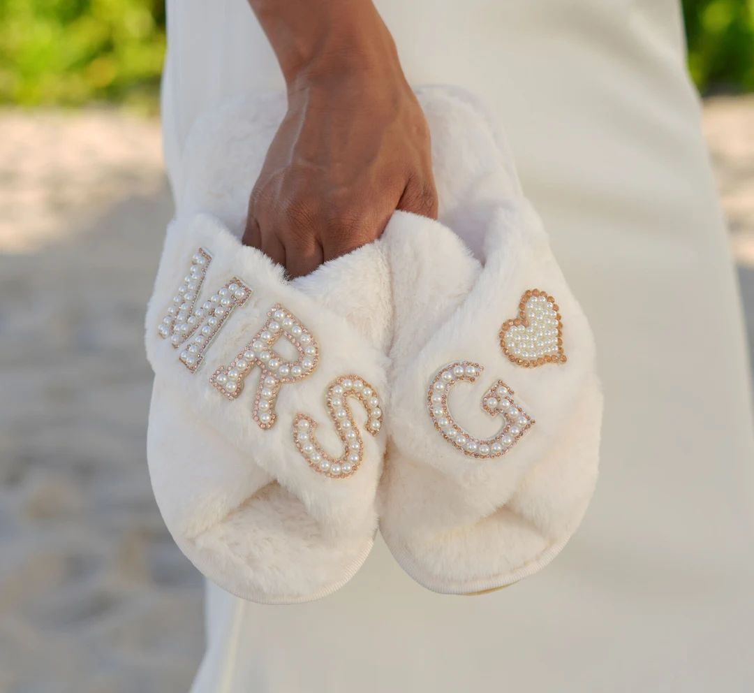 Custom Mrs Fluffy Slippers With Pearls Letters, Bridal Wedding Slippers, Custom Cross Slippers, B... | Etsy (US)