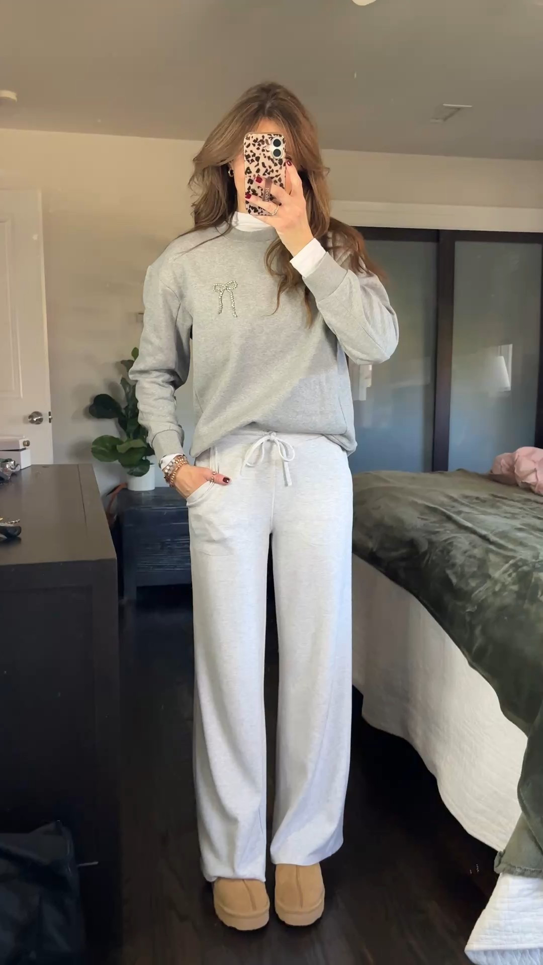 Love those cozy bow detail sweatshirt from Target

Paired with my favorite Spanx dupe set! I wear these pants all the time. Light and soft. The cutest fit!



#LTKgrwm #LTKHoliday #LTKootd