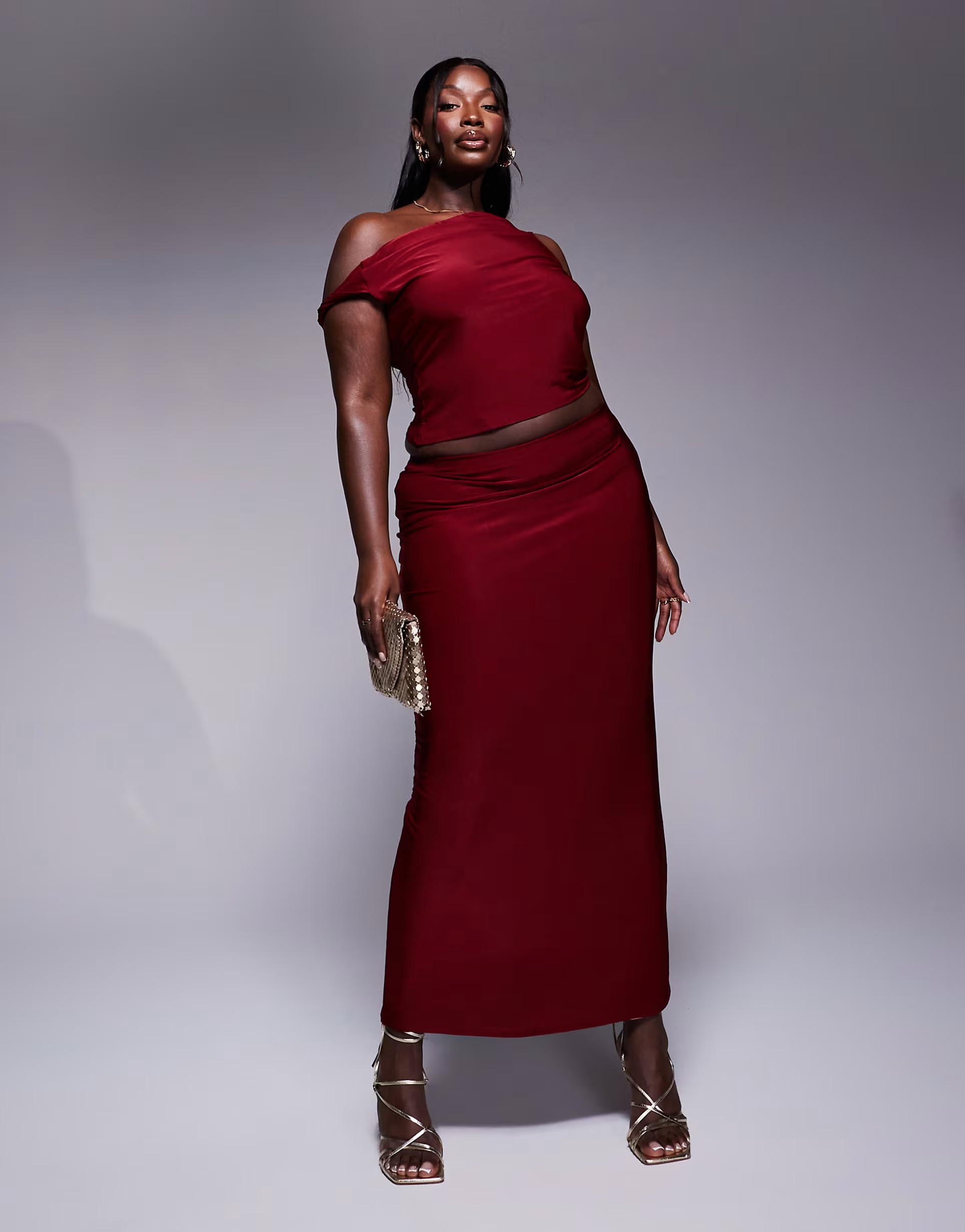 ASOS DESIGN Curve - Maxi-rok van gladde stof in bordeauxrood, deel van co-ord set | ASOS (Global)