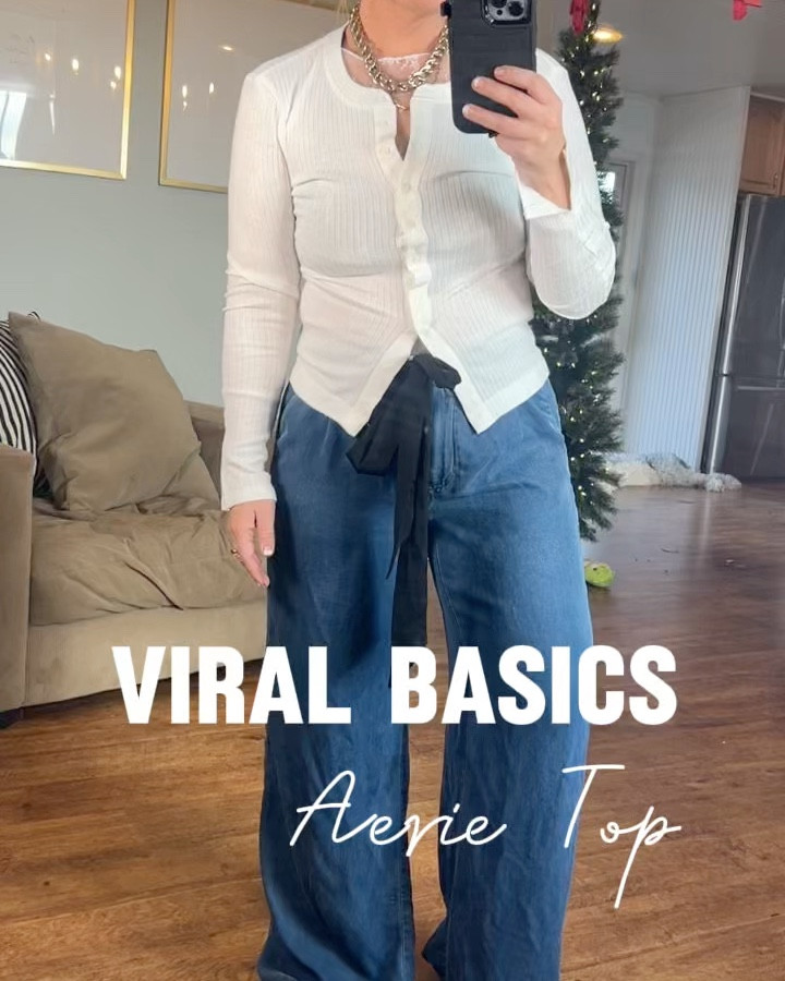 Aerie white basic top size small
American eagle jeans 
#aerie #americaneagle #winteroutfits #coldweatheroutfit 

#LTKHoliday #LTKGiftGuide #LTKCyberWeek