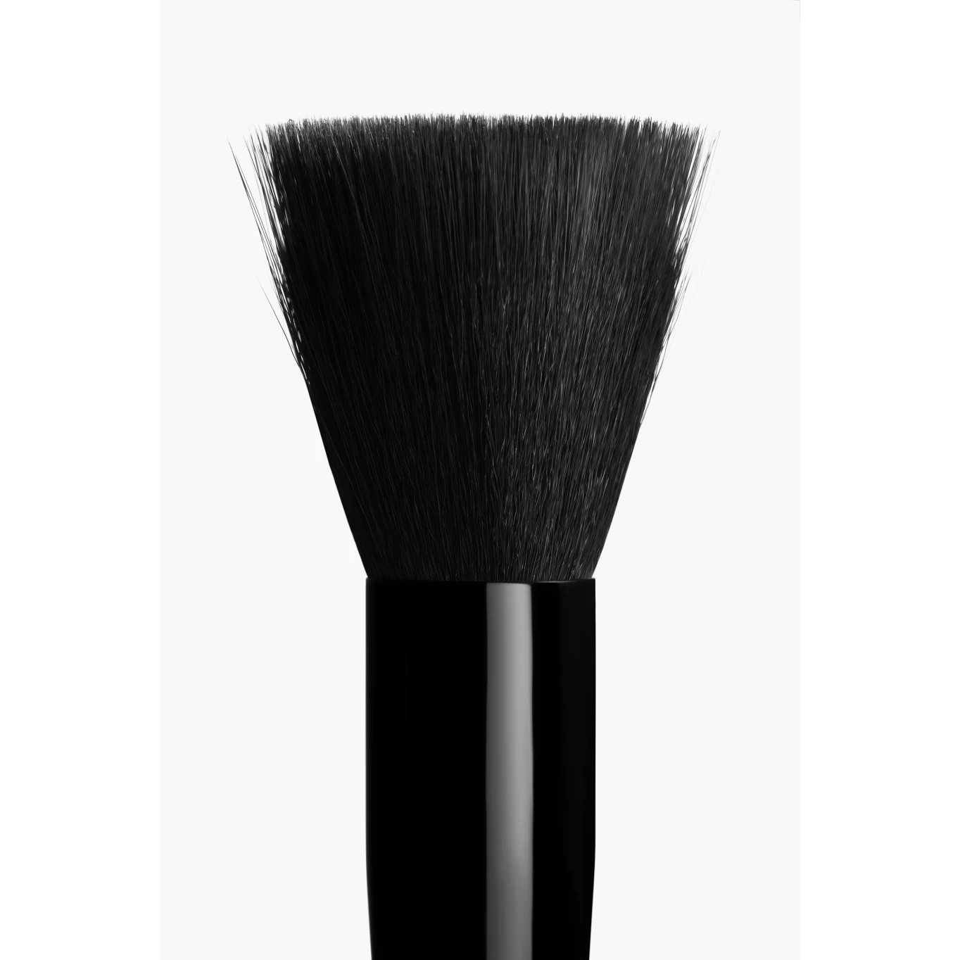 LES PINCEAUX DE CHANEL Foundation-blending brush n°102  | CHANEL | Chanel, Inc. (US)