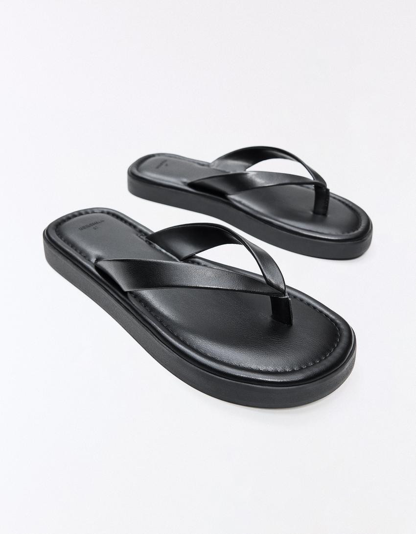Thong flat slider sandals - Women | Bershka UK