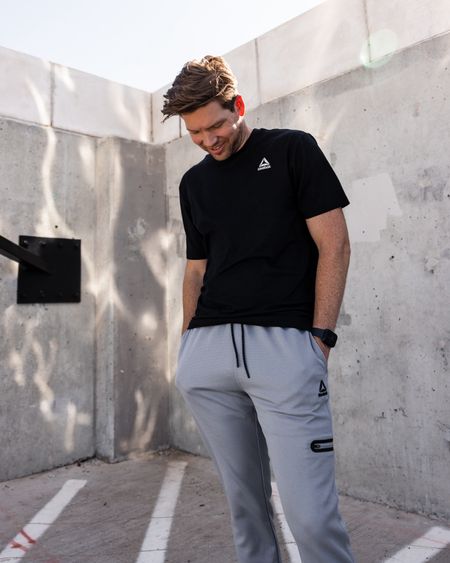 It’s not too early to start thinking about gifting this holiday season. You can grab great Reebok gear for the entire family for under $25 at @walmart.
#walmartpartner #IYWYK #walmartfashion


#LTKSeasonal #LTKfindsunder50 #LTKmens