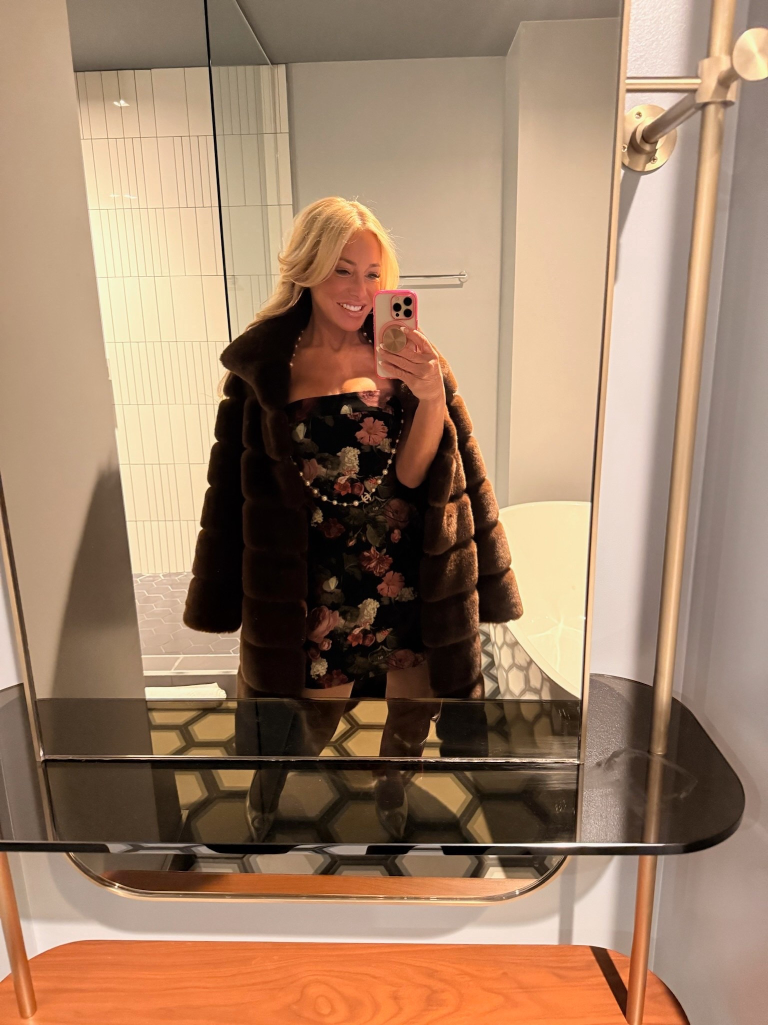 Finally got the chance to wear this fur coat! And I love it! ✨💖

#travel #holiday #fur


#LTKHoliday #LTKTravel #LTKootd