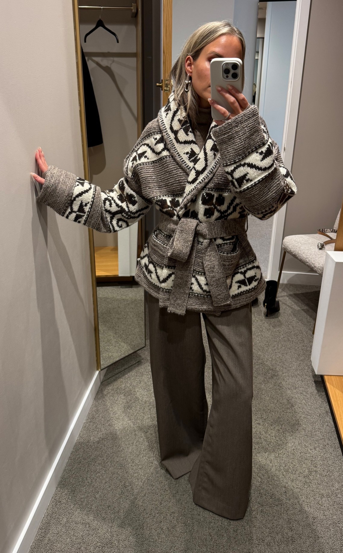 This is A/W in a cardigan 🤎 can’t wait to wear over the seasons ahead especially when we go skiing 🎿 I took a size S

#LTKautumn #LTKwinter #LTKuk