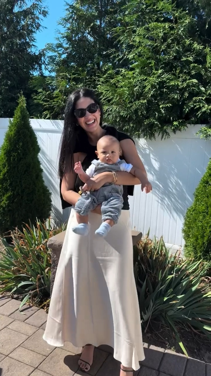 Had something else in mind but the weather was too nice yesterday. Hectic ootd reel but 🥹🥹🥹🩵🩵🩵

Skirt @nakdfashion 
Tube top @aritzia 
Sweater @hm 
Sandals @tonybianco 
Baby @zarakids 

#outfitreel #casualstyle #everydaystyle #newmom #nycstyle