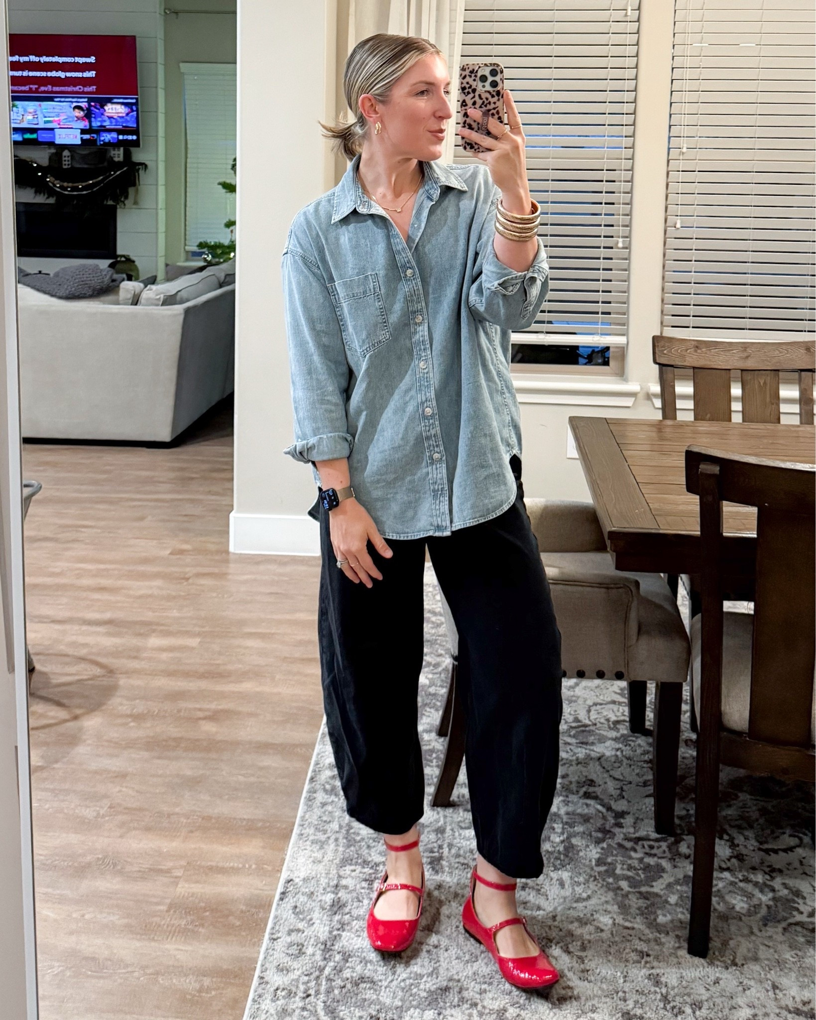 These target barrel Jeans are amazing and on sale for $26.60. I own them in black and brown!!