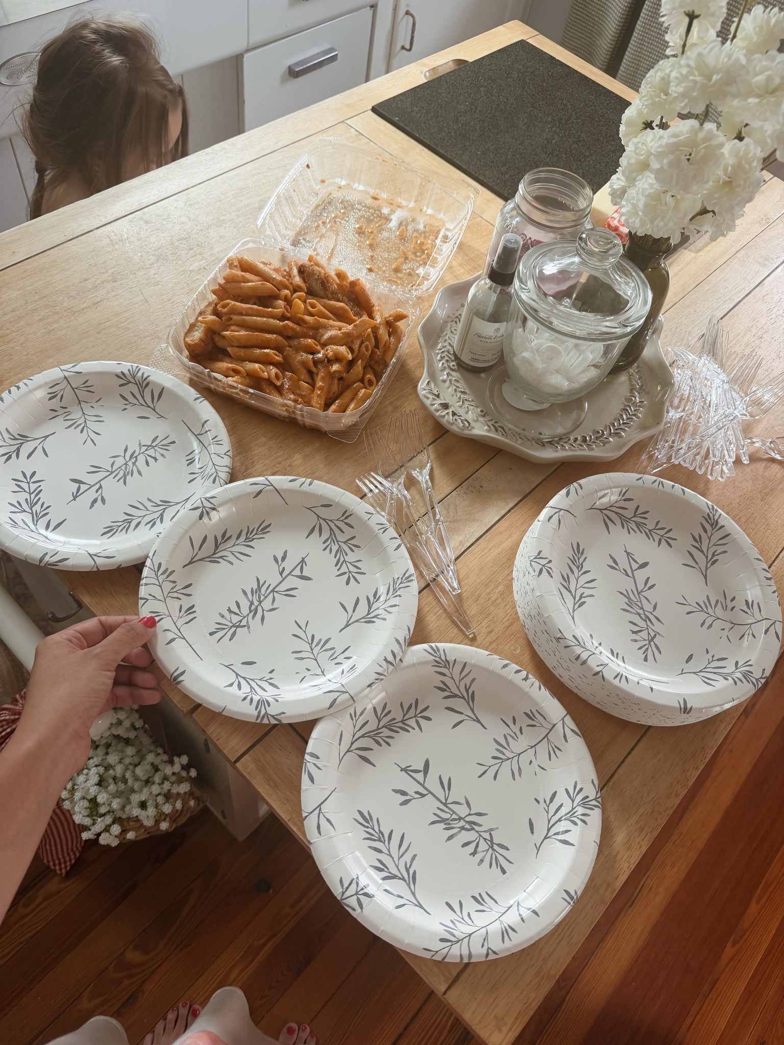 the cutest Target paper plates 🤌🏼🤌🏼🤌🏼

#LTKHome #LTKmorningroutine #LTKmomlife