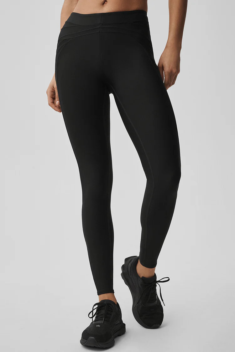 Model is 5’10 wearing SModel is 5’10 wearing SWearing Size SmallModel is 5’10, with a 34”... | Alo Yoga