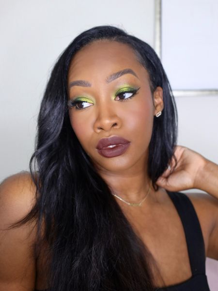 FALL PIGMENT | There’s nothing like a bold lip and eye for fall! #ad I used @danessa_myricks products to achieve this amazing bold look! 

First let’s get into the skin though!! I used the new Yummy Skin Blurring Balm Powder (shade 9) to even out & blur my skin. What I love the most is that it caters to my skin throughout the day to keep me matte and can be used as a blurring primer + contour! 

For eyes I used the Lightwork lV palette which has INSANE pigment & blends like a dream, then the multi-use Colorfix for cheeks (shade Latte) & lips (shade Chocolate). 

Link is in my story to check out these products at @sephora ! 



#LTKstyletip #LTKbeauty