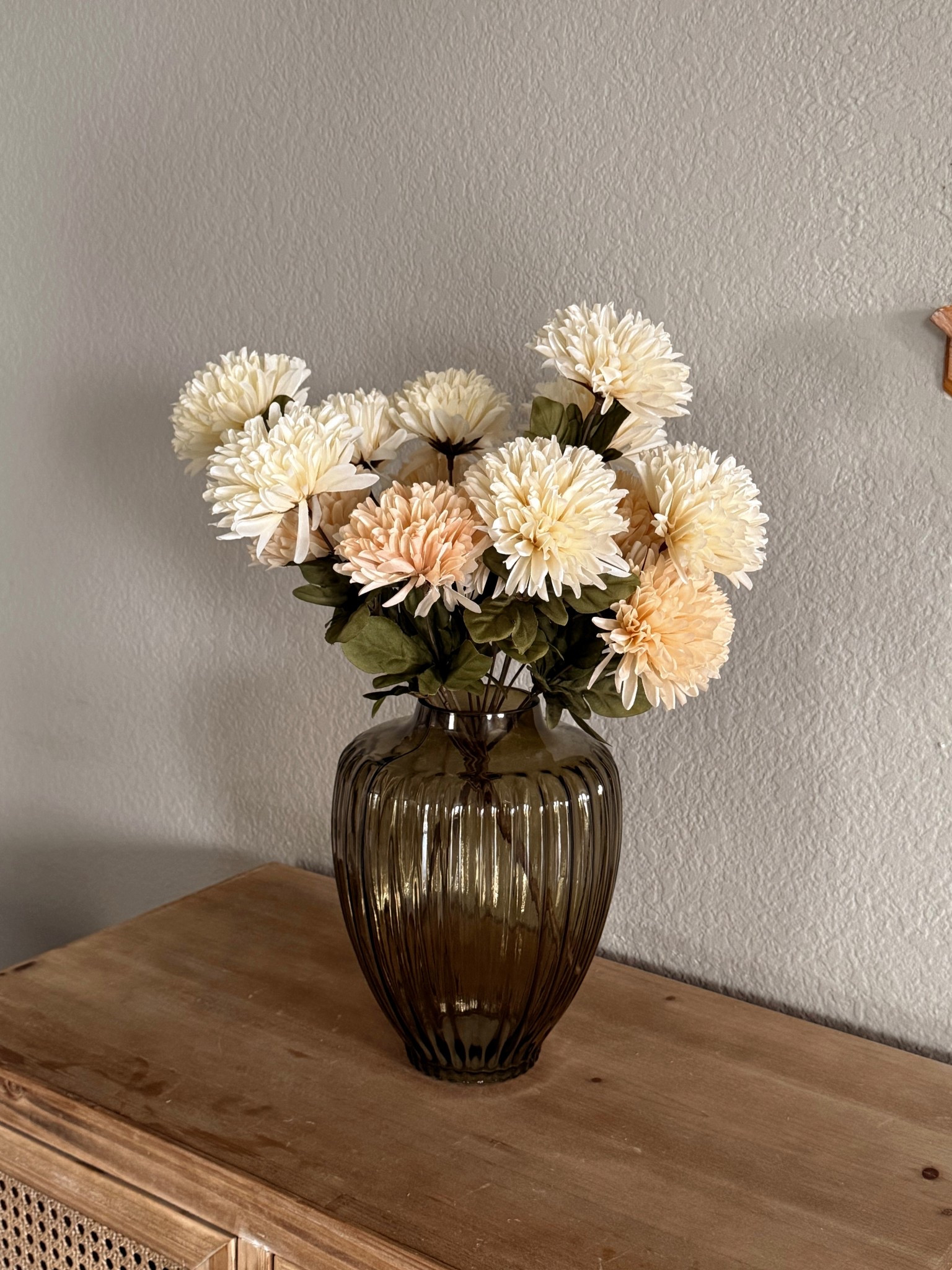 Loving this vase + stem combo!