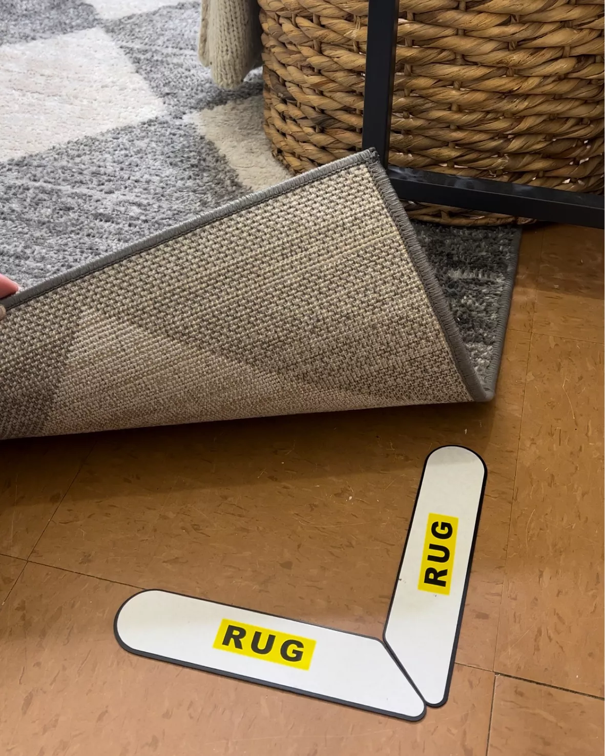 Rug Stopper, 16 Pcs Double Sided Non Slip Reusable Rug Stopper, Washable  Rug Tape for Hardwood Floors, Tile Floors, Carpets, Floor Mats, Wall (Black)