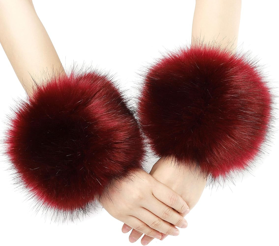 LA CARRIE Women's Leopard Print Faux Fur Wrist Cuffs,Winter Fox Furry Bands Arm Warmer | Amazon (US)