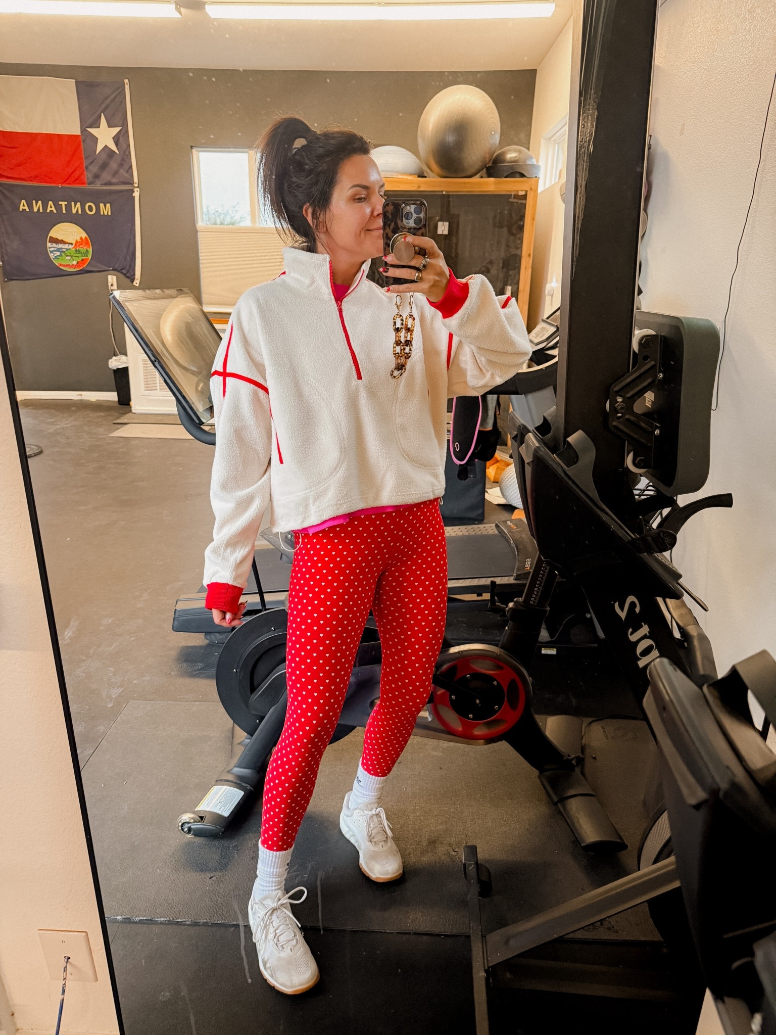 Workout fit
Fleece: XL
Leggings: large
Tee: XL


#LTKselfcare #LTKfitnessgoals #LTKActive