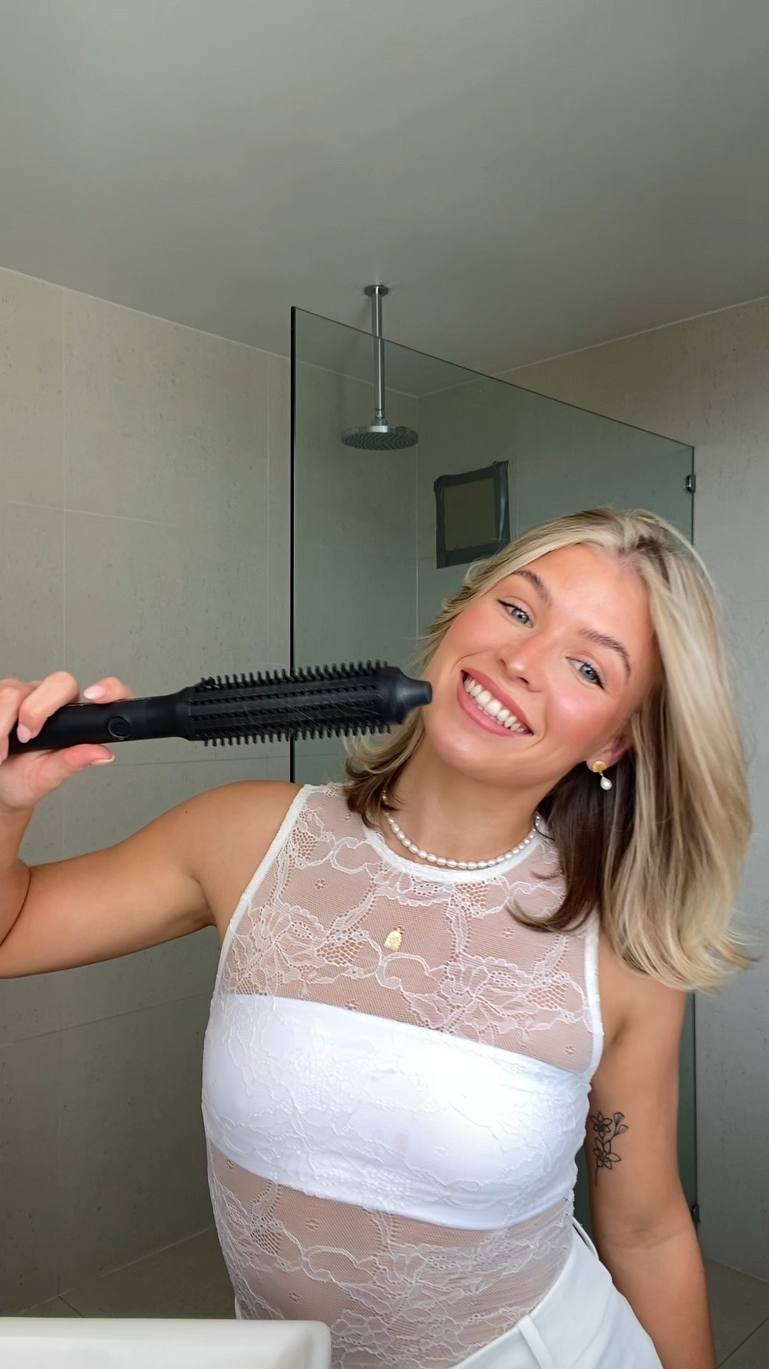 Blowout hairstyle in 5 minutes 👸🏼 


#LTKaustralia #LTKbeauty #LTKstyletip