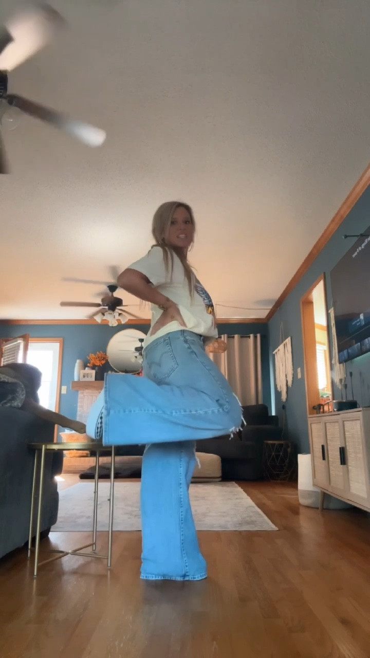 Platform Vans and wide leg pants..giving me all the 90’s vibes! 
Fall outfits.
Jeans: Size 30x31
Vans: Size 8

#LTKFindsUnder100 #LTKMidsize #LTKStyleTip