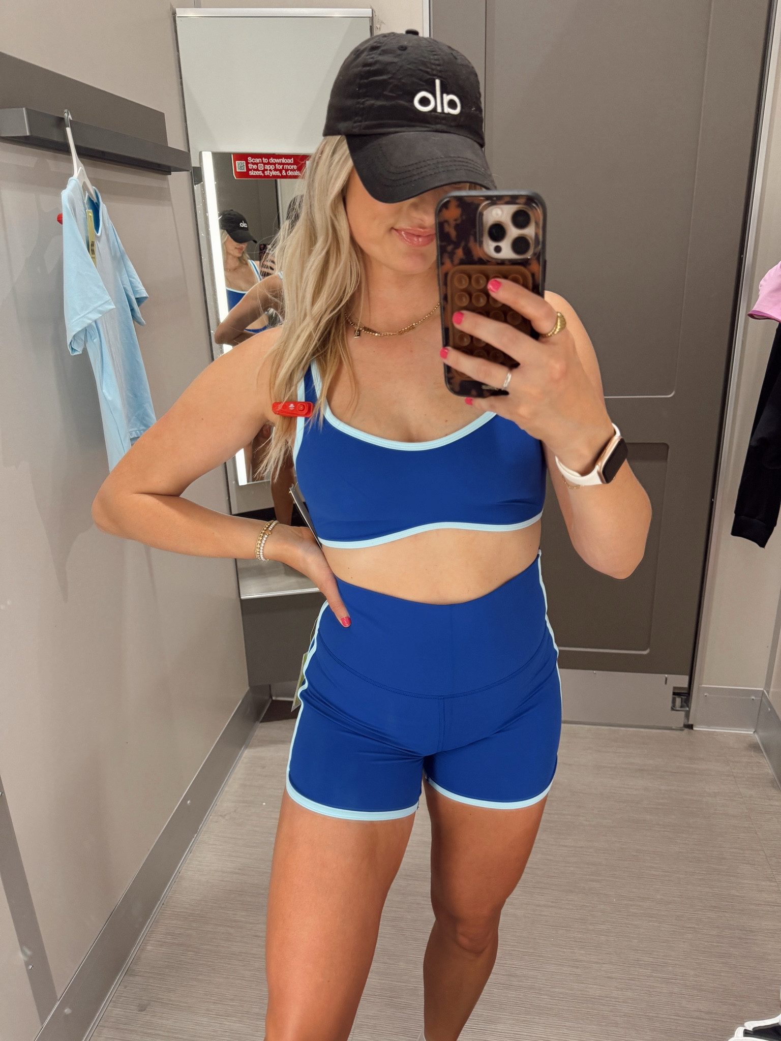 medium in both
target activewear // blue matching workout set // mom fashion // motherhood style // postpartum fitness // Royal blue workout clothes 
