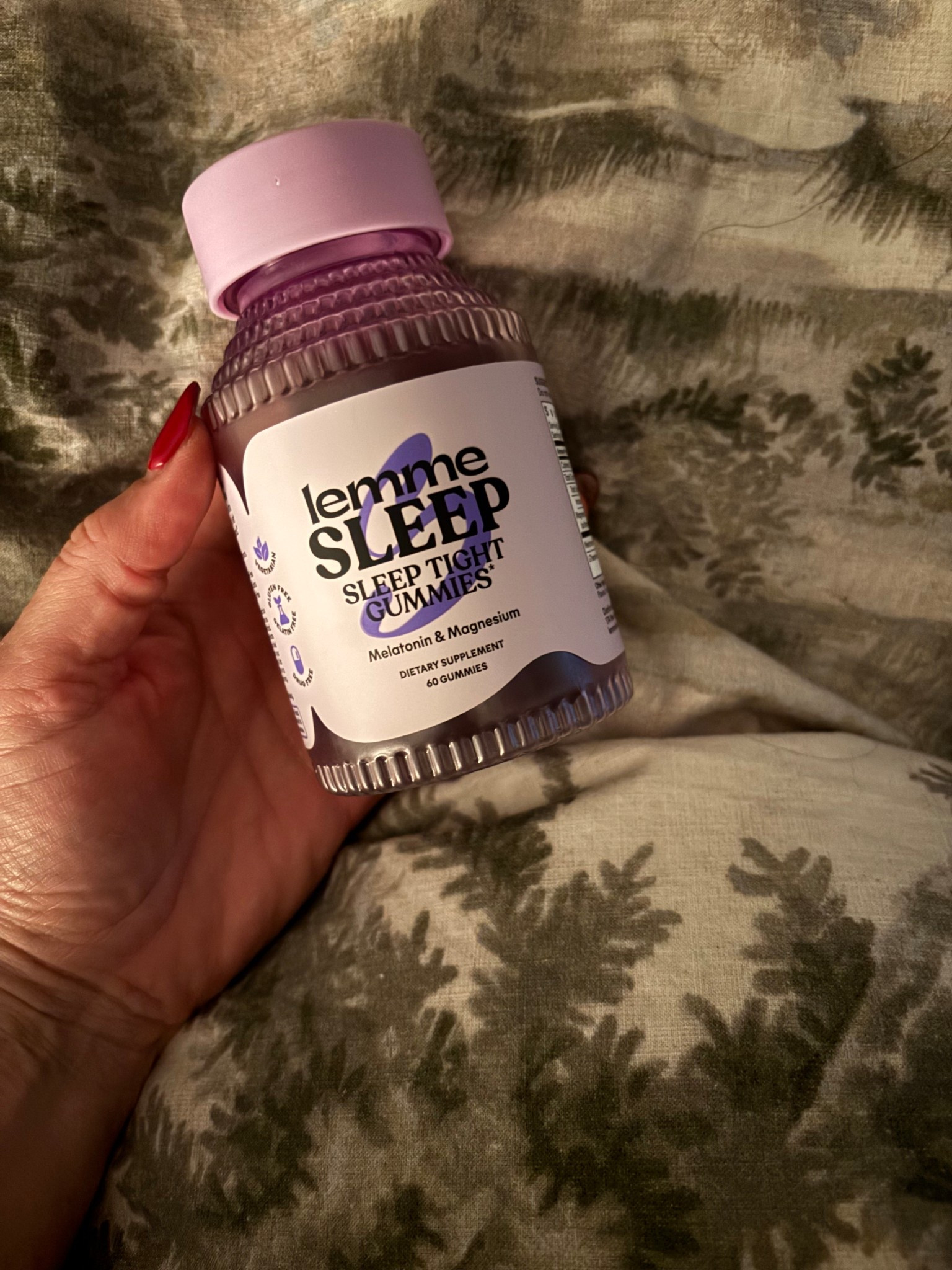 Trouble sleeping? If you’re like me then you may need a little extra help. Lemme show you these sleep aid gummies with melatonin and magnesium to aid a good nights sleep 



#LTKselfcare #LTKFindsUnder50 #LTKCyberWeek