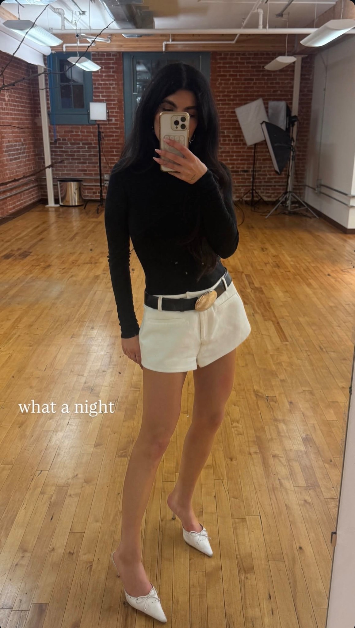 Tonight’s look

Prada belt, Tony bianco white kitten heels, skims tops, long sleeve top, elevated event style 

#LTKWorkwear #LTKootd #LTKgrwm