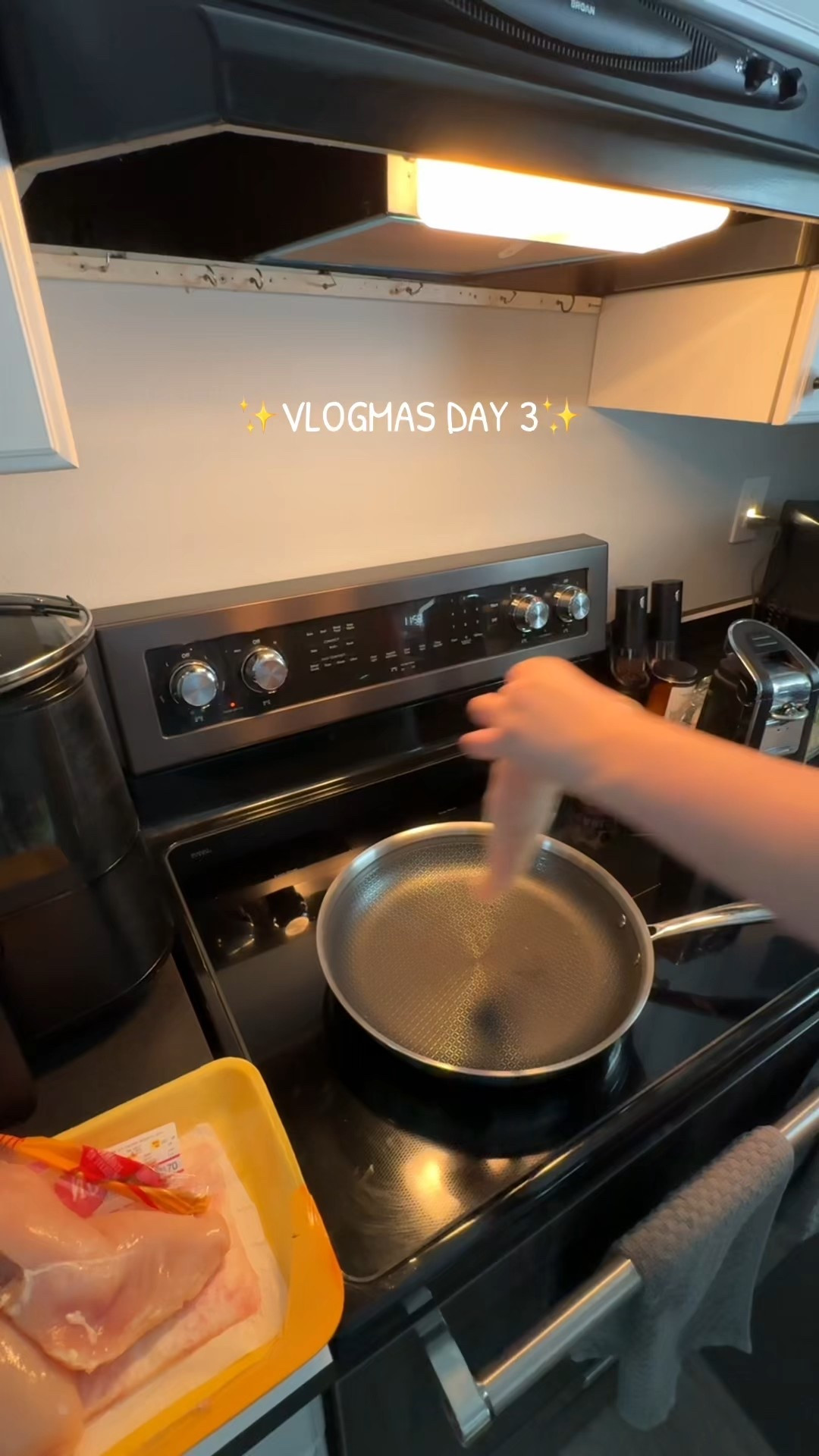VLOGMAS | crockpot chicken, put out the decor I bought yesterday, babysat for a friend & took some Xmas pics of Leviticus! 

use code 10SIMBLOG to save $ when buying the Momcozy portable milk warmer + cooler!

#vlogmas #momcozy #portablemilkwarmer #momcreator #portablemilkcooler 