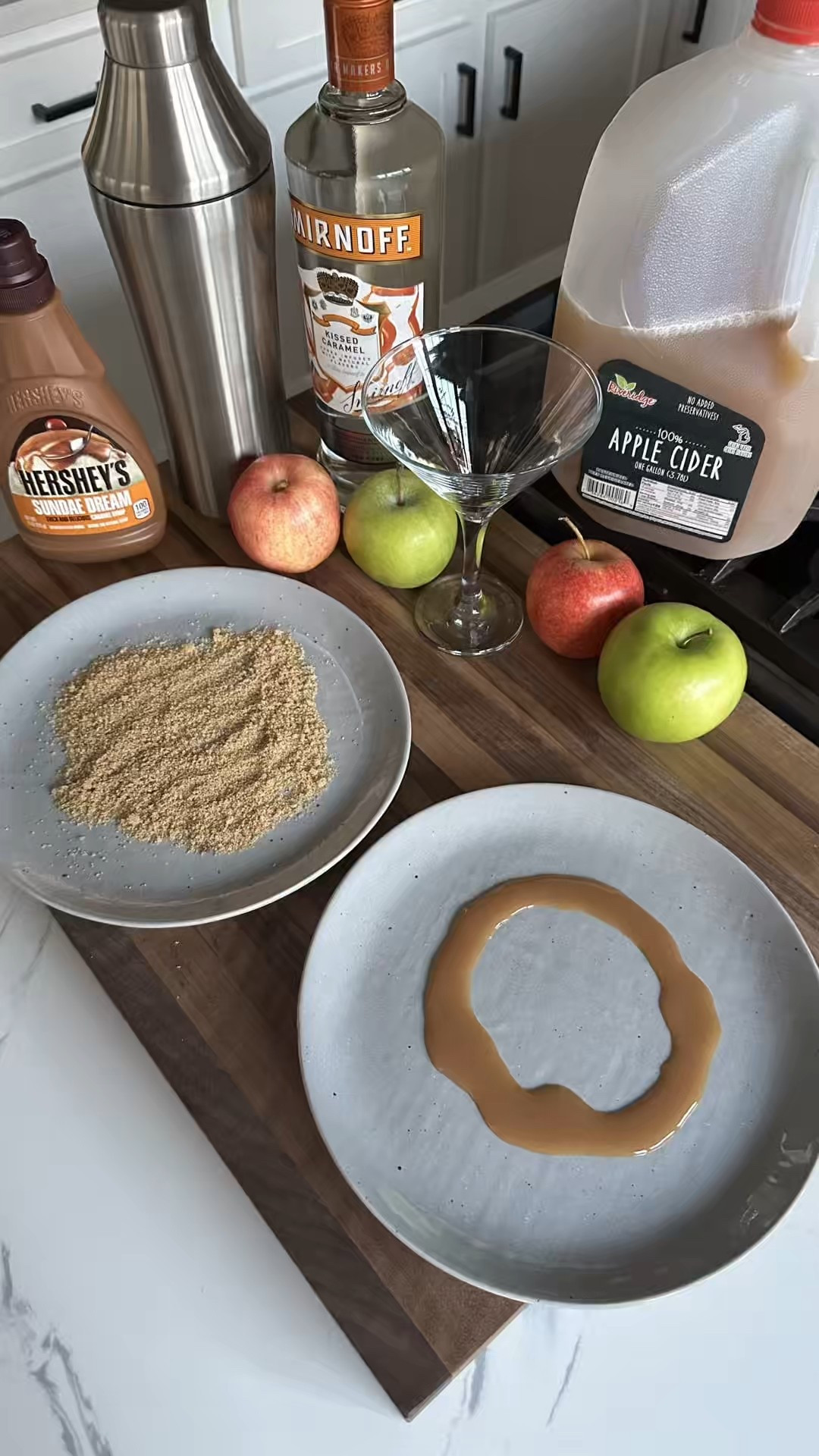 Cozy season in a glass 🍎✨
This Caramel Apple Martini is sweet, spiced, and ridiculously easy — especially with my Elevated Craft shaker. Built-in measurements = no jigger needed, no mess, just shake + sip.
Save this one for all your fall nights! 🤎
#sipstosugars

#LTKHome #LTKHoliday #LTKSeasonal