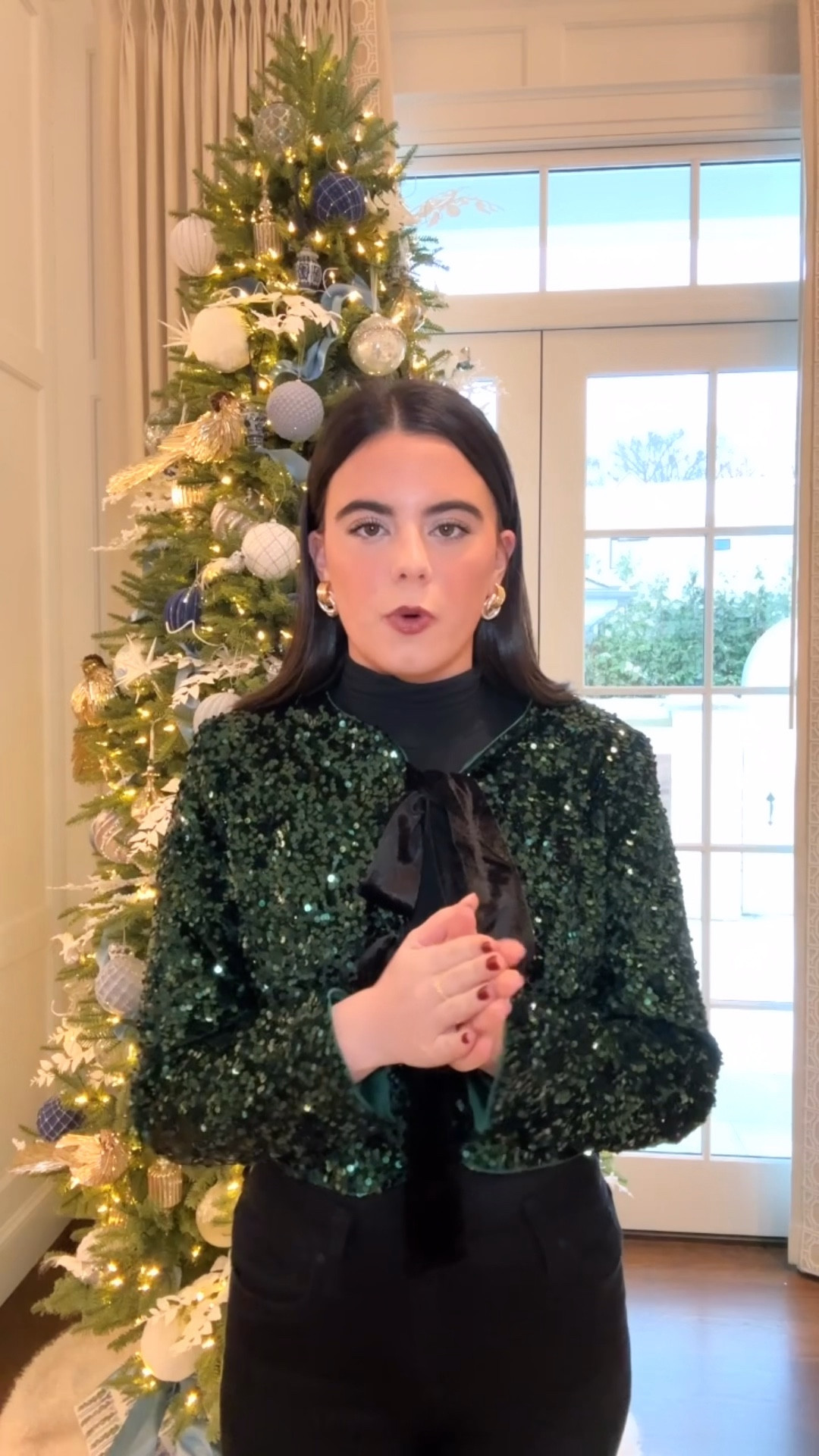 This Avara sparkly jacket is the perfect holiday touch you need for this year! Pair it with all black and a kitten heel! Great for a dinner party, Christmas Eve or New Year’s! ✨



#LTKHoliday #LTKdayinmylife #LTKGiftGuide