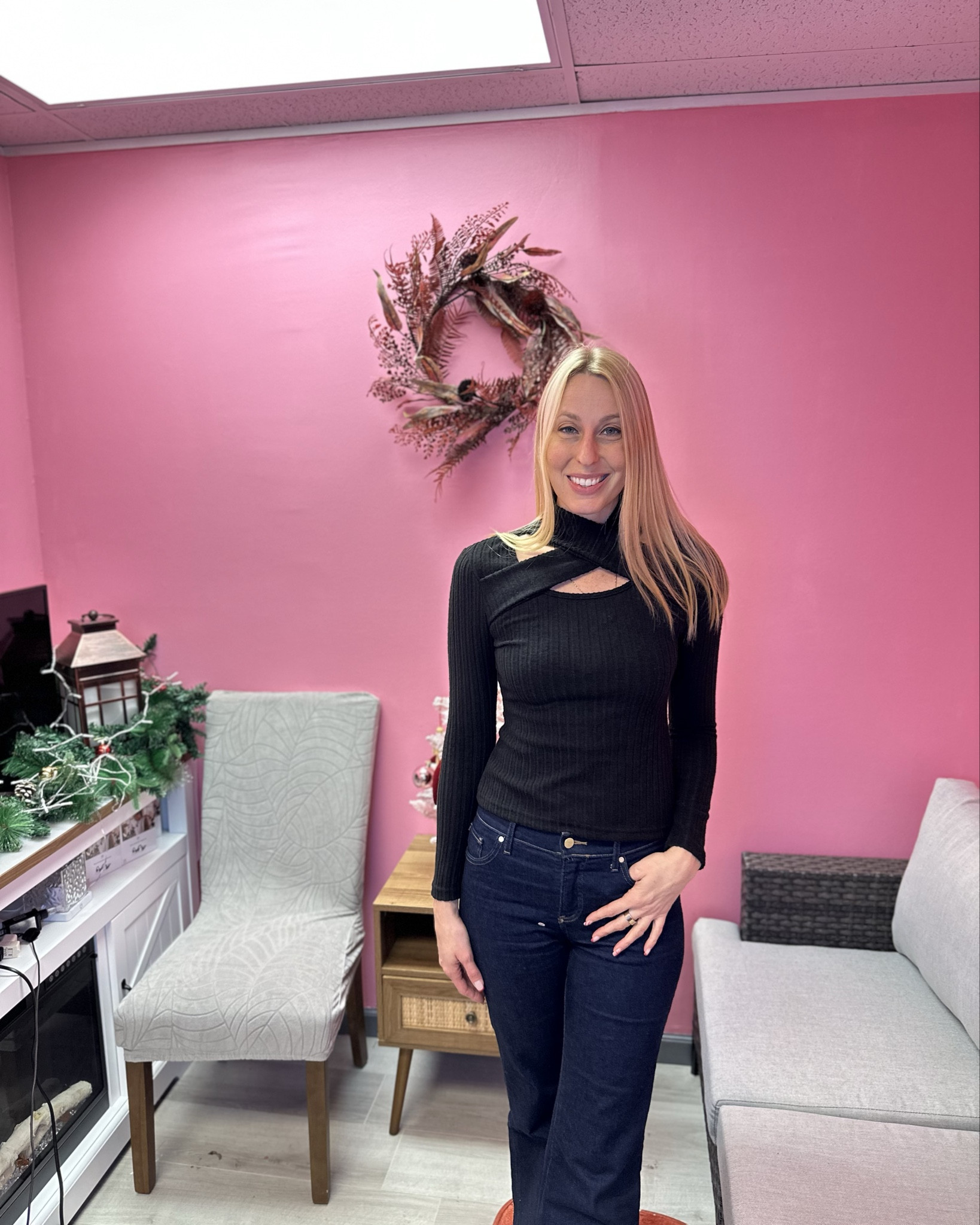 Stylish black blouse 
🖤this blouse makes every outfit look classy
🖤it is stretchy and very fitted 
🖤fits true to size, wearing size small and I am 5’10”

#LTKFindsUnder50 #LTKWorkwear #LTKTall