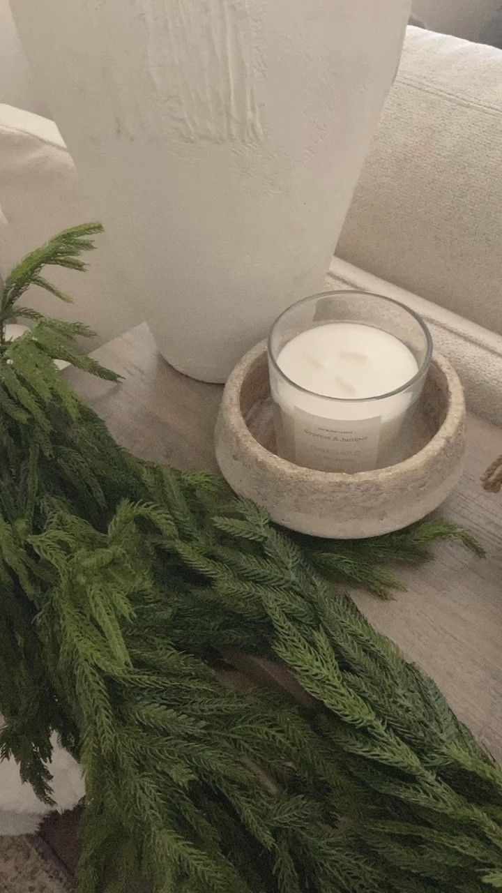 Linking this year’s version of the St. Jude bell candles ✨🌲

Neutral holiday home decor, Christmas, seasonal, console table styling, Target, Pottery Barn

#LTKhome #LTKSeasonal