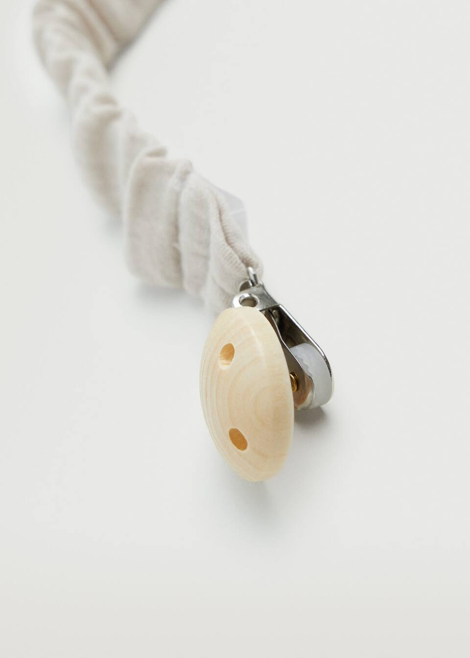 Pacifier holder brooch | MANGO (US)