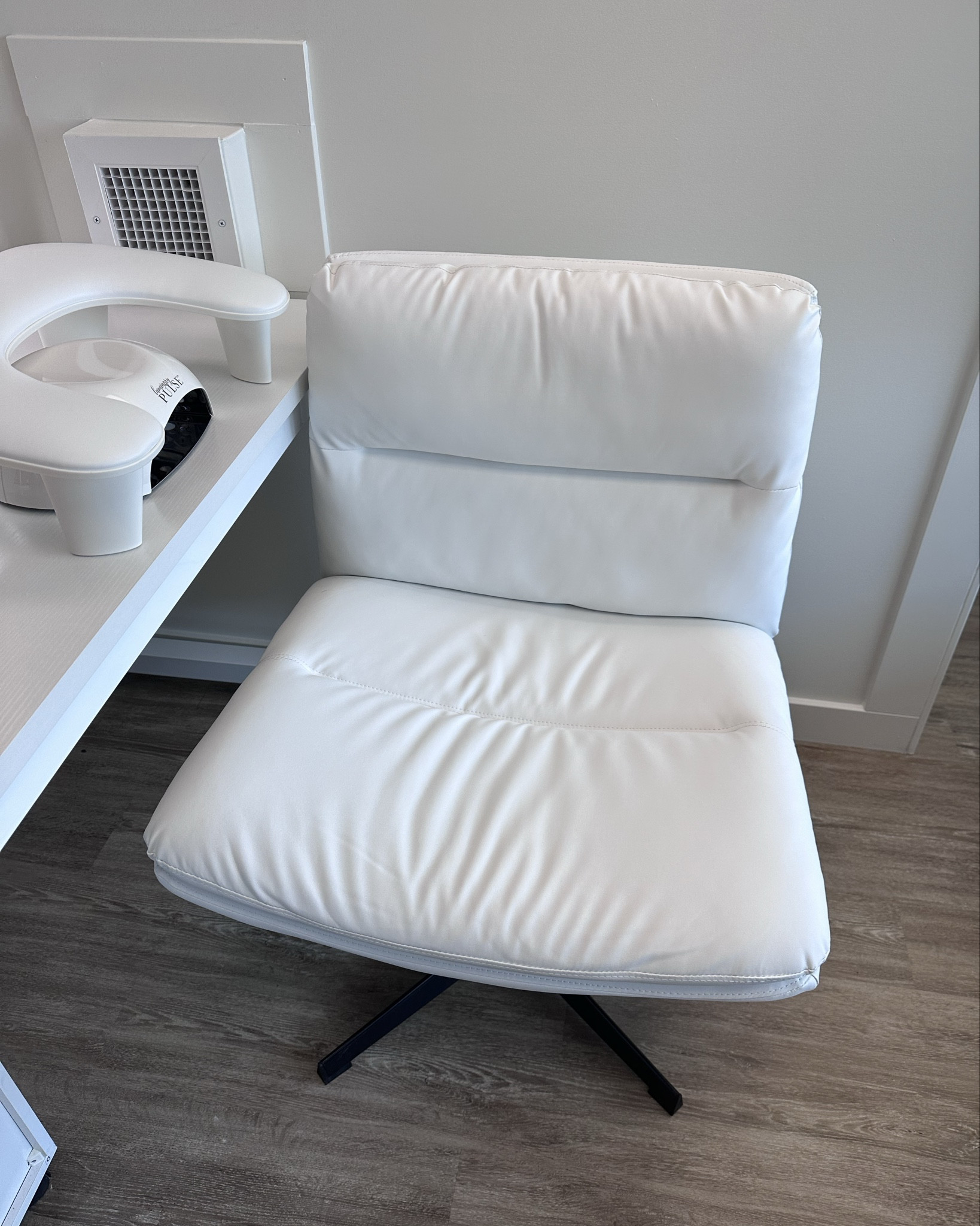 The best criss cross chair 🪑 

#LTKBacktoSchool #LTKHome