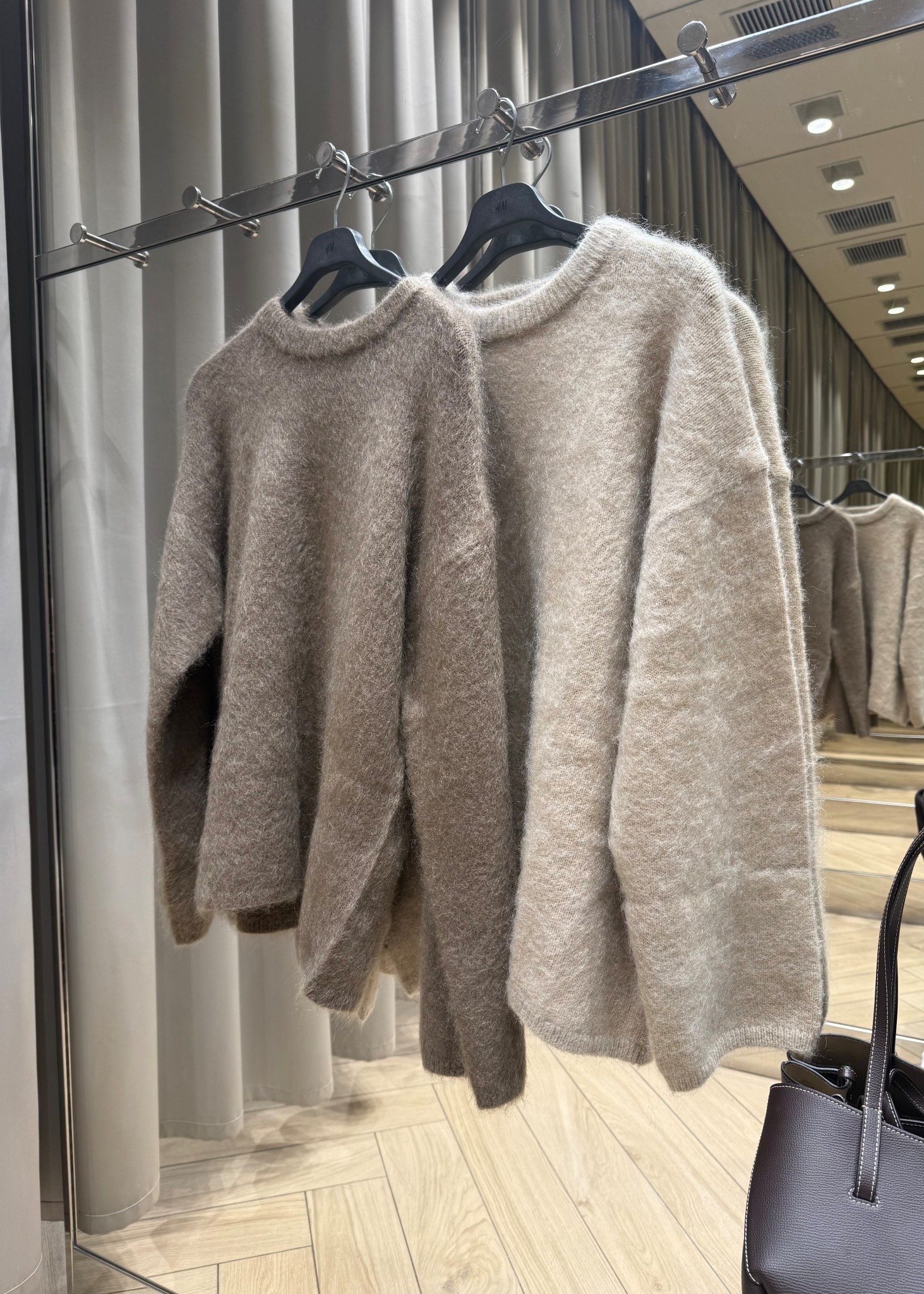 MOHAIR KNITS🐻
Tags: H&M trending autumn transitional layer layering inspo outfit ideas brown beige oversized everyday capsule wardrobe basics

#LTKautumn