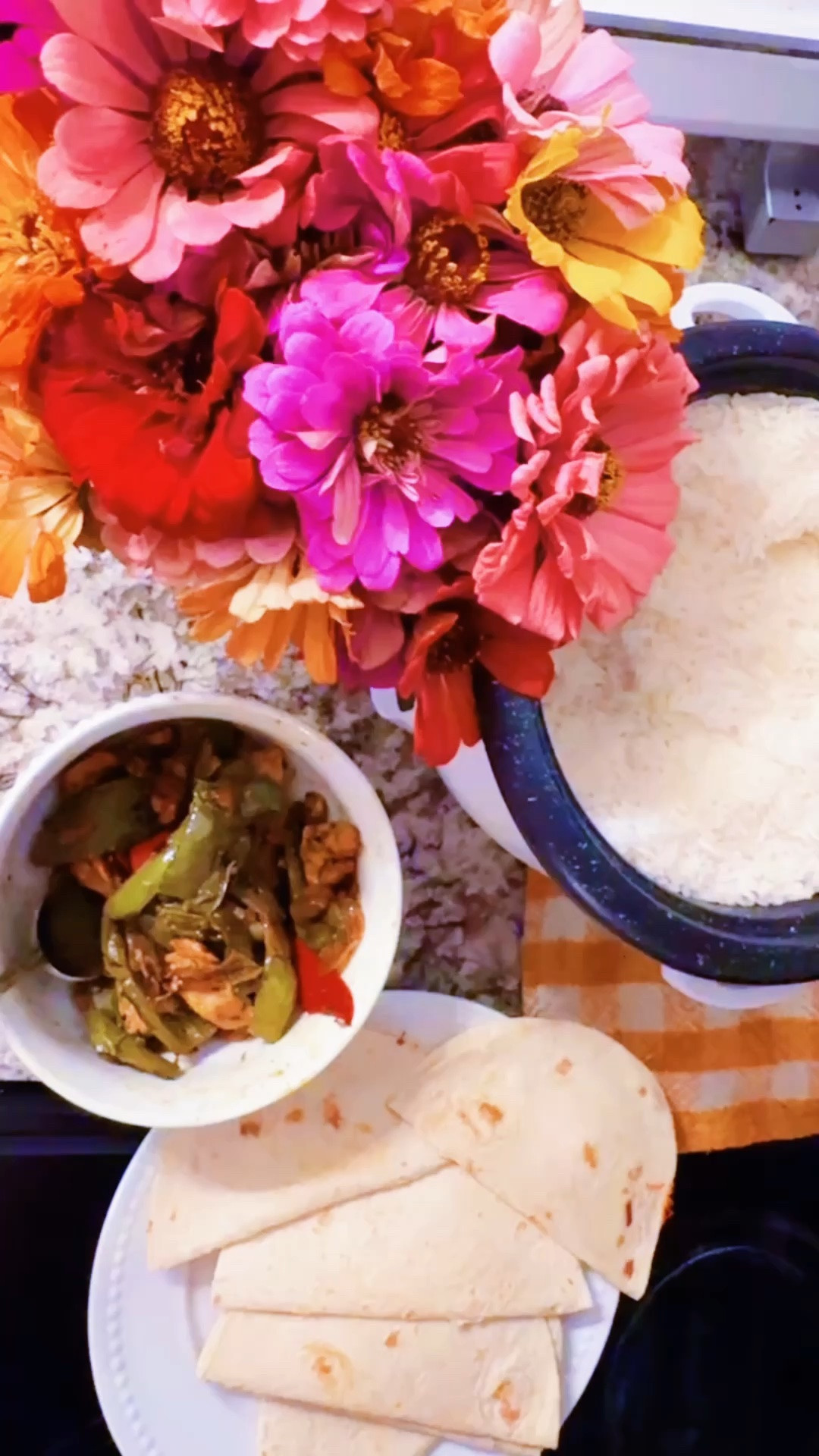 And prepped chicken fajitas (with fresh bell peppers 🫑 straight from my garden 🥰🪴) for dinner 🍽️ so it’d be ready for when we got back!! 🫶🏽 The besttttttt !!!! 😋