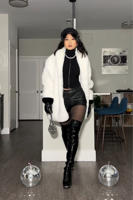 Top + Coat + Gloves: linking on my Advo
Shorts: Mistress Rocks, can’t link
Shein code: vivacious 