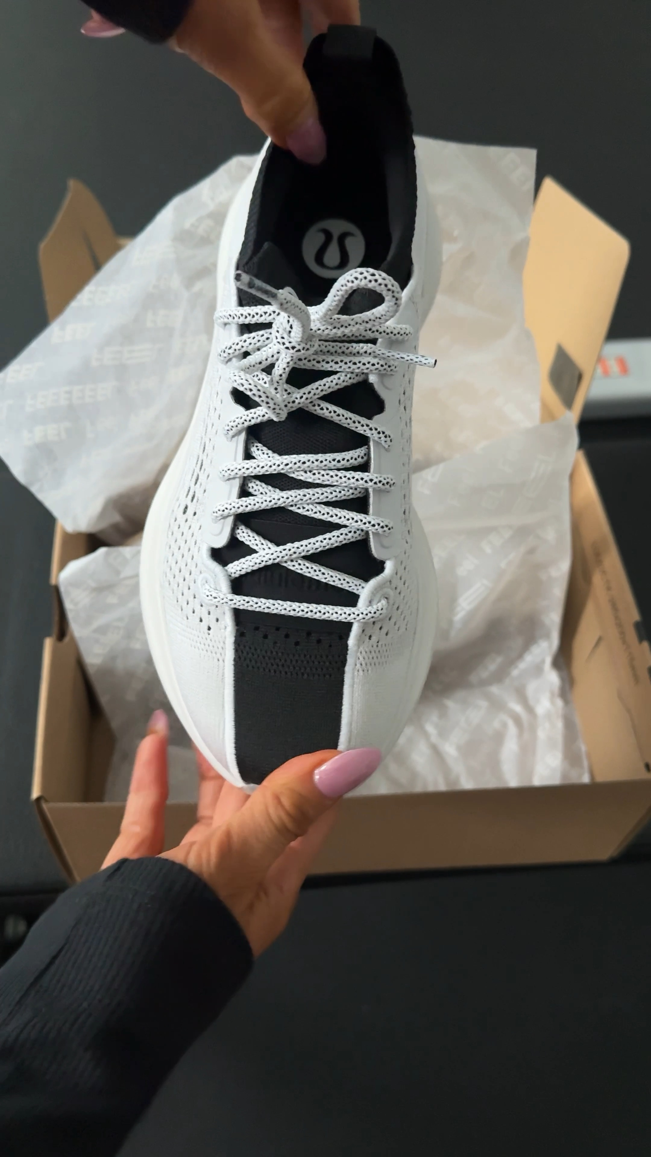 Unboxing the new lululemon sneakers 👏🏼✨💗

#LTKFitness #LTKActive #LTKSeasonal