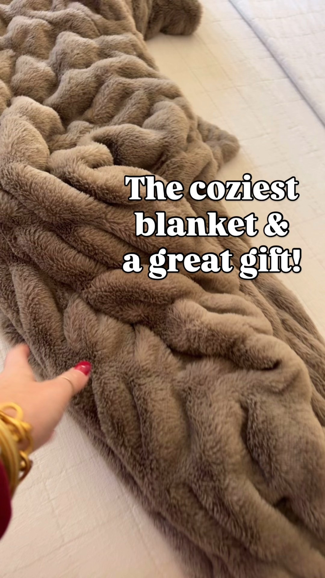 Gift guide for her. Blanket gift guide for mother in law. Holiday party, stocking stuffer. Blanket. Throw blanket. Bedding. 

#LTKdayinmylife #LTKGiftGuide #LTKHoliday