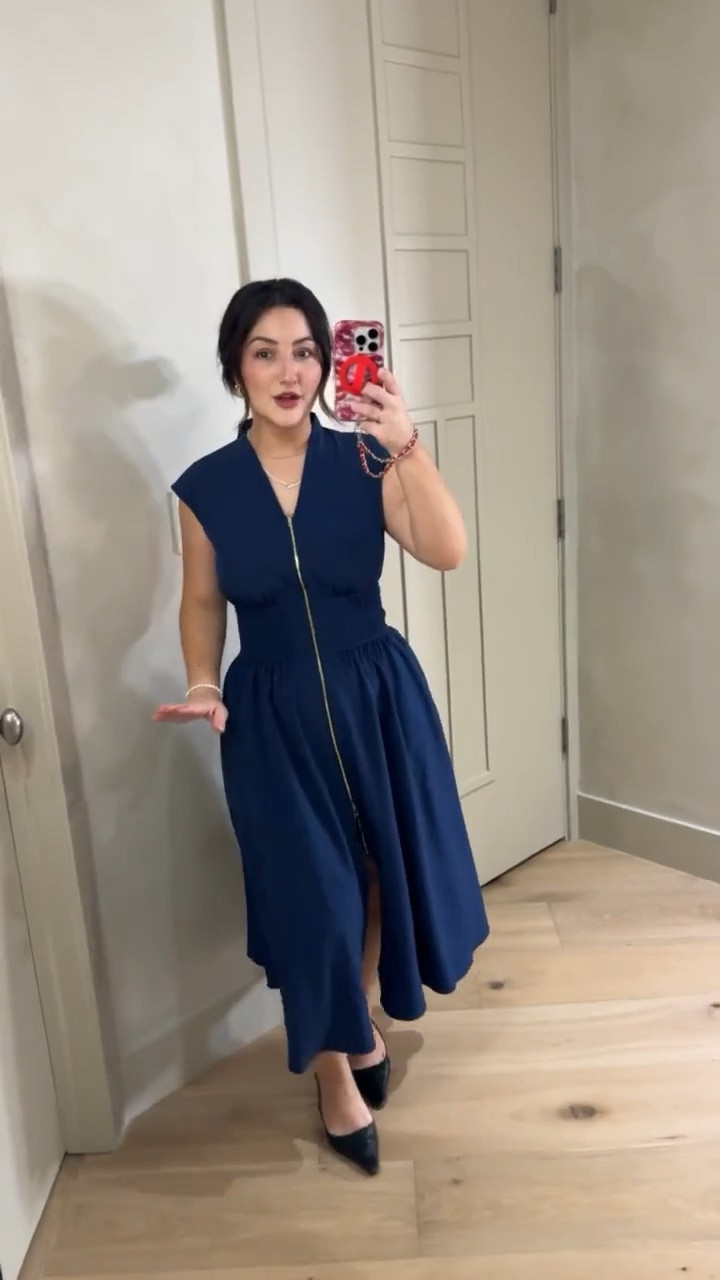 Navy midi dress! 
Flowy with a functional zipper! 

Size small 

5'0" 140lbs

#LTKootd #LTKPetite #LTKSaleAlert