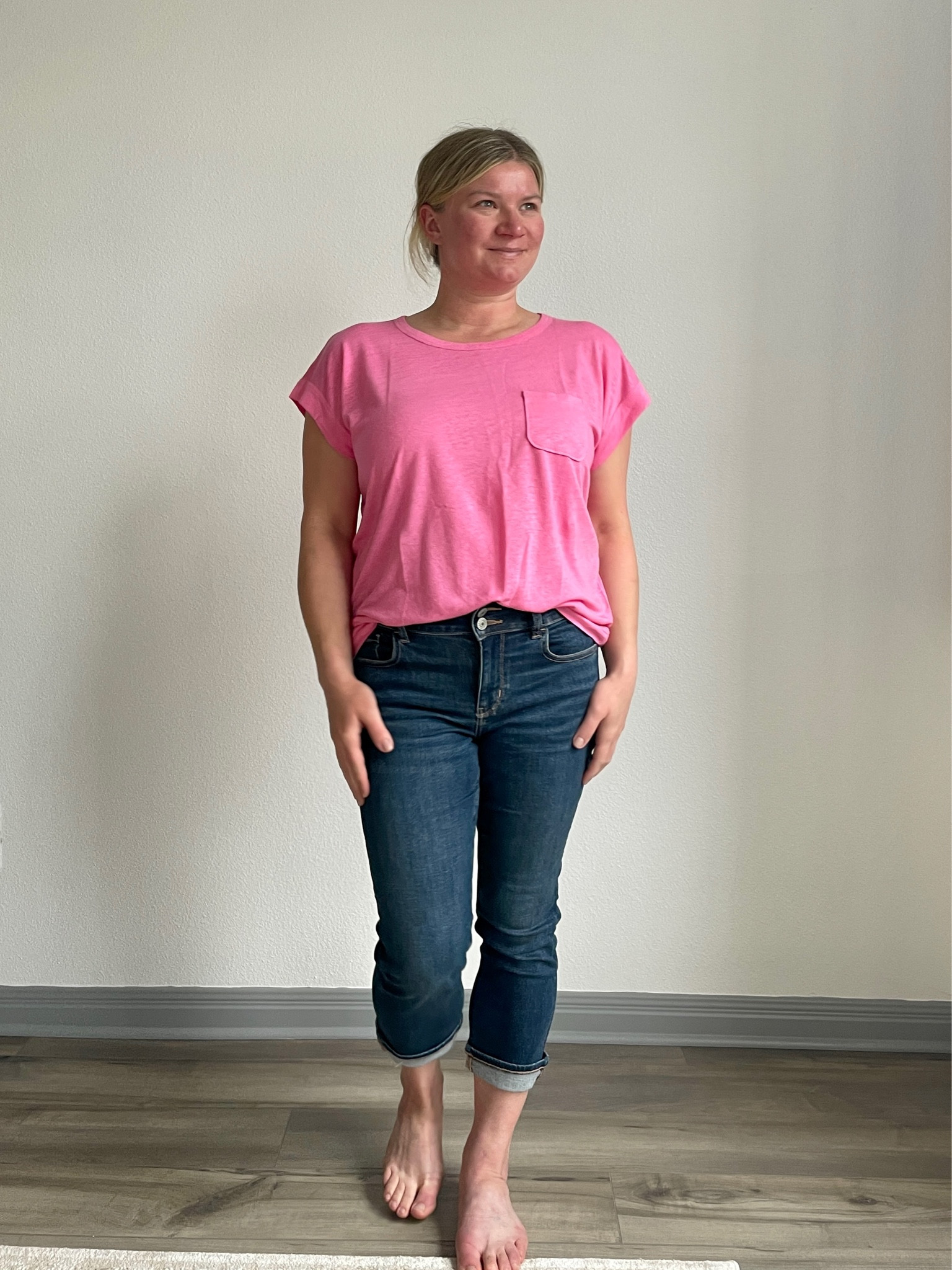 Loft pink pocket tee and American eagle capri jeans 

#LTKunder100 #LTKFind #LTKstyletip