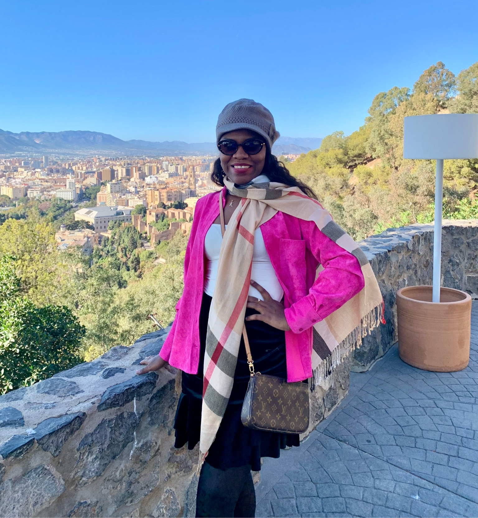Um encharpe é peça fundamental para se levar em qualquer viagem além de elevar o seu look básico! 🧣🤌🏾

#LTKtravel