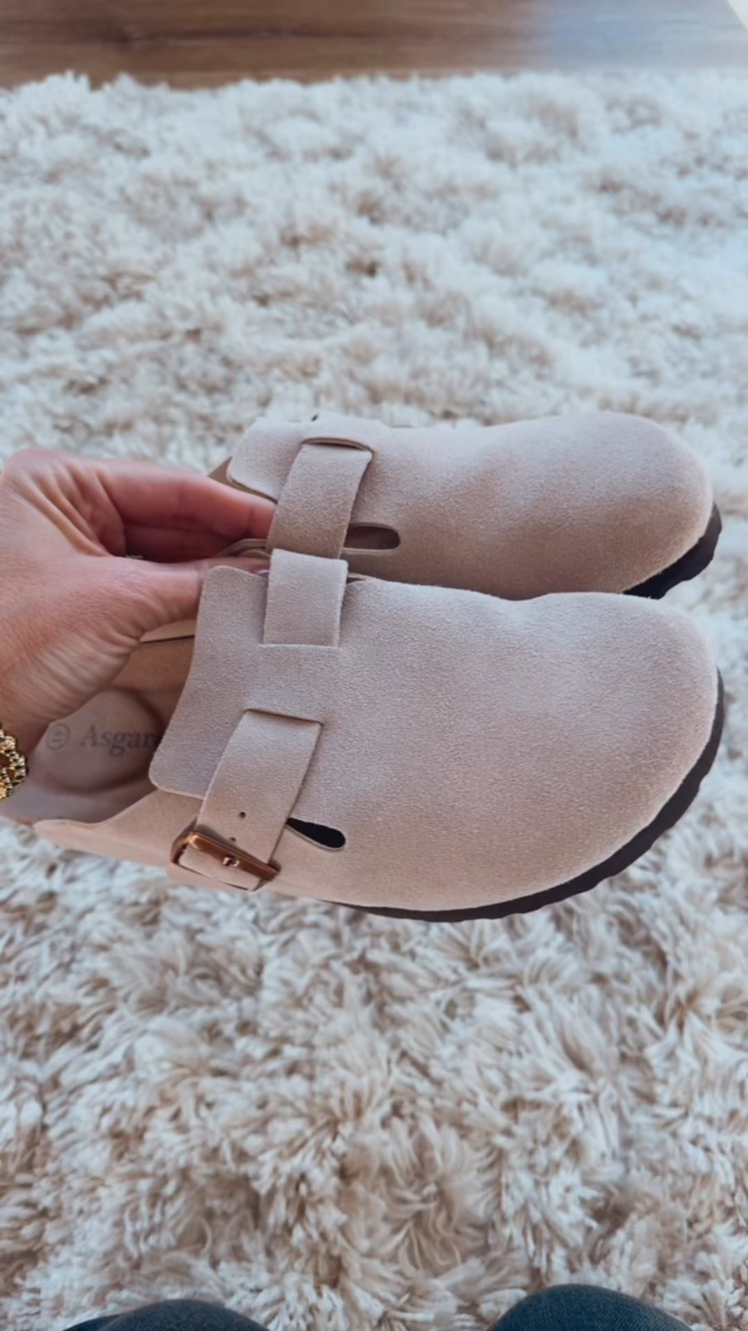 Cozy suede clogs 

#LTKFindsUnder50 #LTKTall #LTKSaleAlert