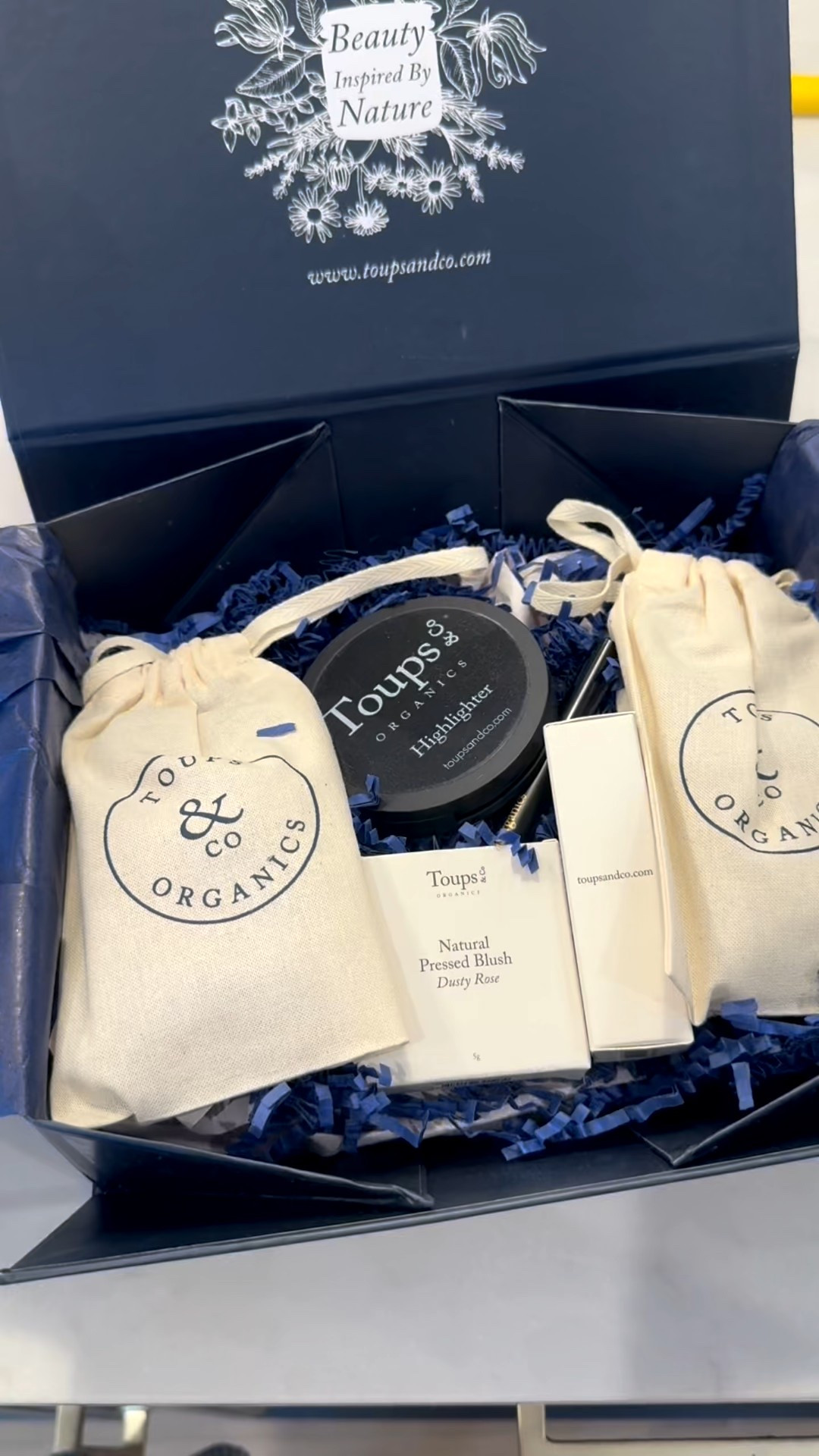 So excited to try this organic, clean makeup—especially the eyeshadow ✨ Clean ingredients, beautiful pigment, and a feel-good beauty swap.

#cleanbeauty #organicmakeup #lowtoxlife #beautyfinds #ltkfavorites

#LTKmomlife #LTKBeauty #LTKootd