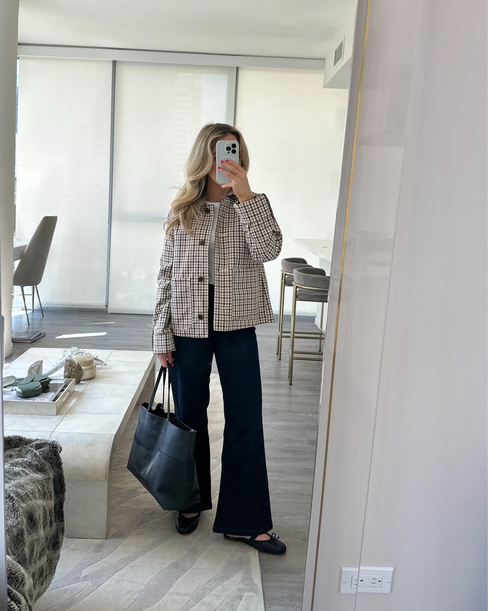 Chicago: Daily Outfit - workwear 


Petite jeans, petite denim, ootd style fashion, transitional jackets, workwear with jeans, Steve Madden flats, work tote bag, casual office outfit jeans, spring outfit, plaid trench coat, cropped trench coatt

#LTKWorkwear #LTKdayinmylife #LTKootd