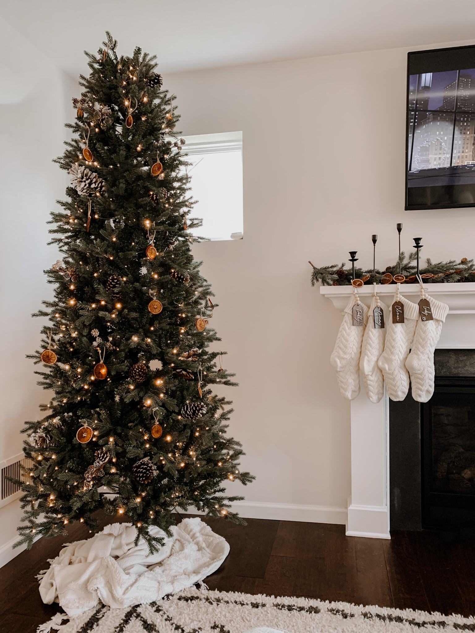 Our holiday decor details! 🎄



#LTKSeasonal #LTKHoliday #LTKhome