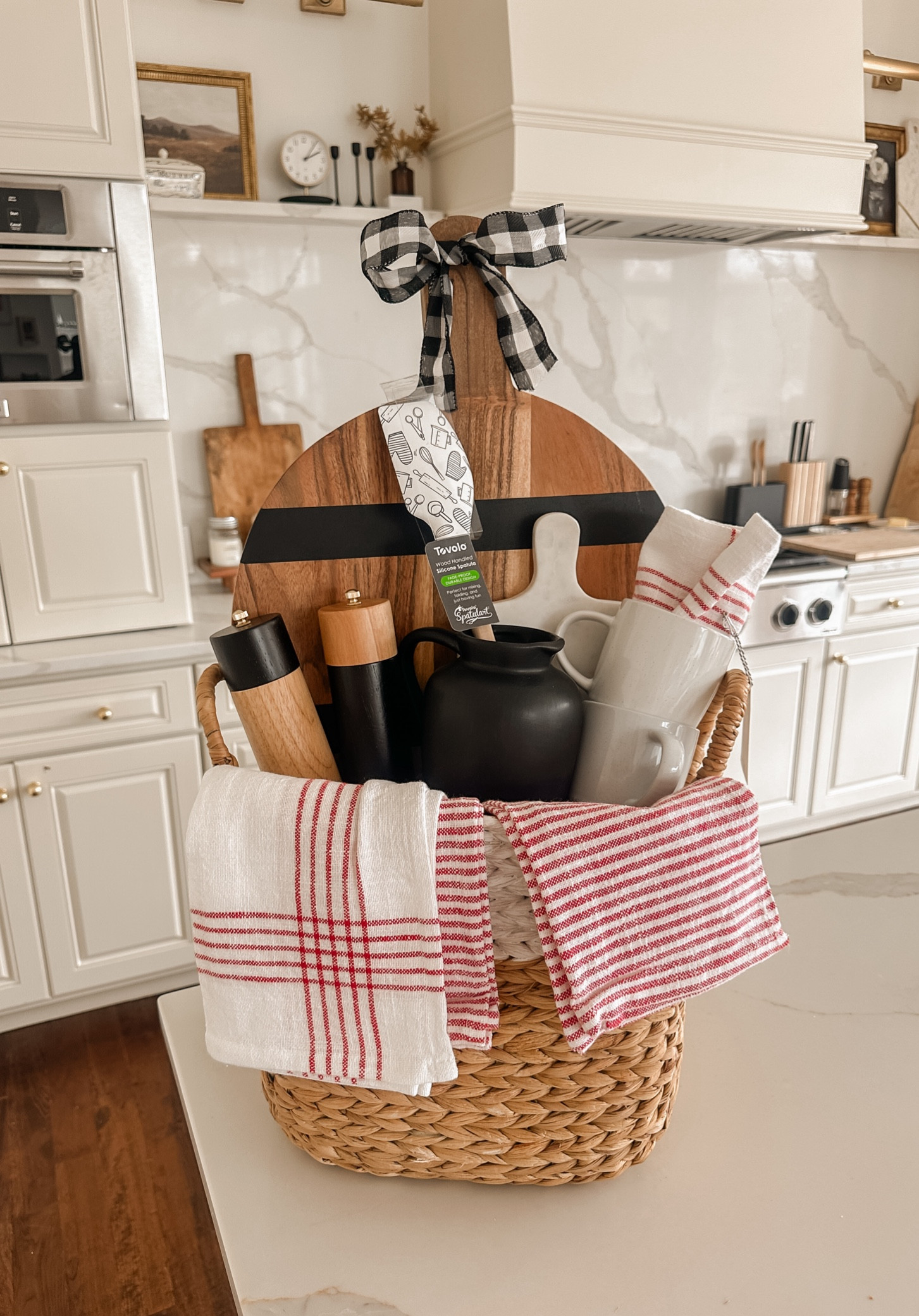 Simple gift idea for the baker, barista, chef, or new homeowner. And all under $50!! Start with a pretty basket + cozy blanket. Then in add in a few little things like a new set of salt + pepper shakers, charcuterie board, festive tea towels + or new coffee mugs. So easy!! Everything is from @wayfair 🎁🎁 #wayfair #wayfairpartner #HolidayGiftGuide

#LTKSeasonal #LTKGiftGuide #LTKHoliday