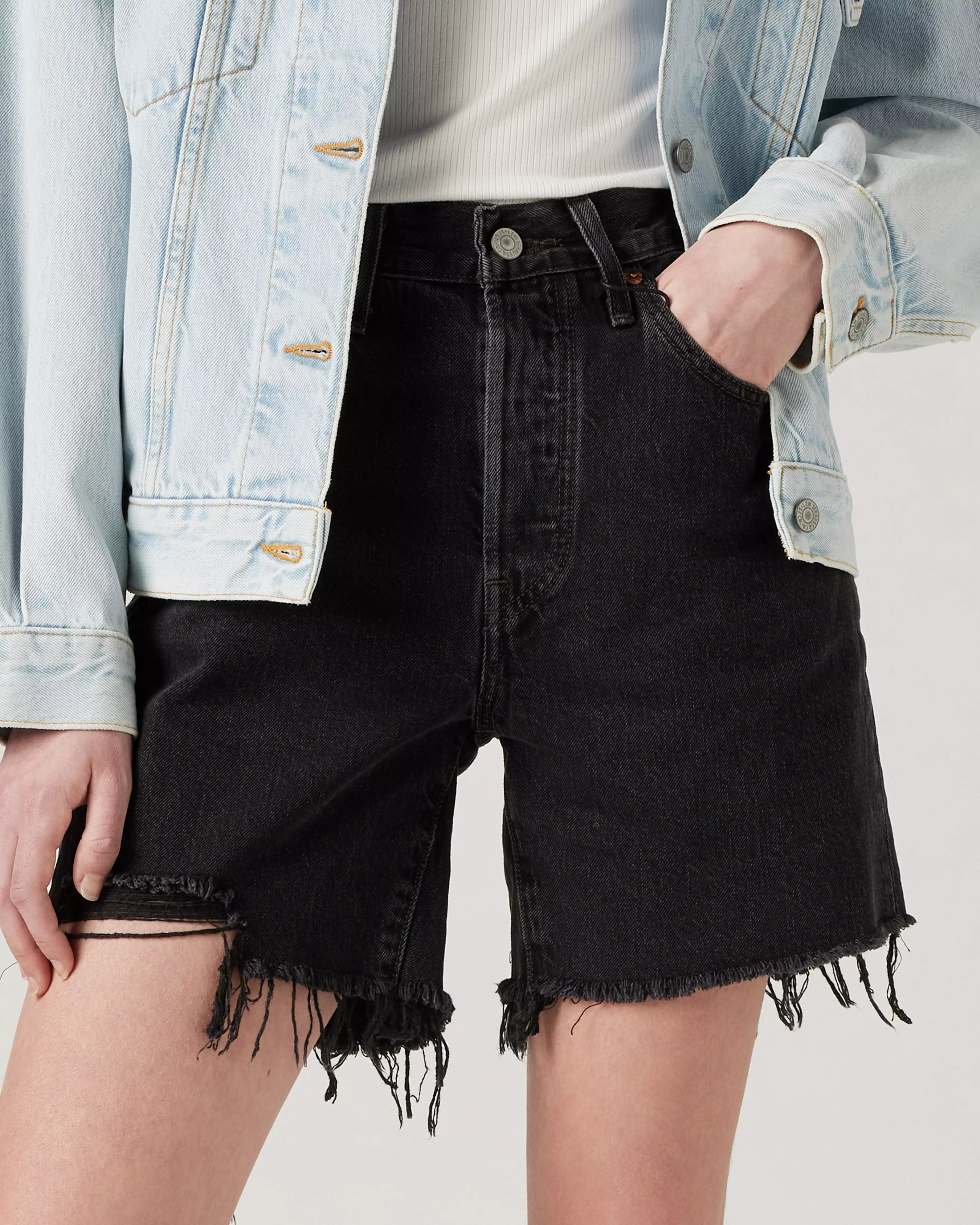 501\u00ae Mid Thigh Women's Shorts - Black | Levi's\u00ae US | Levi's US