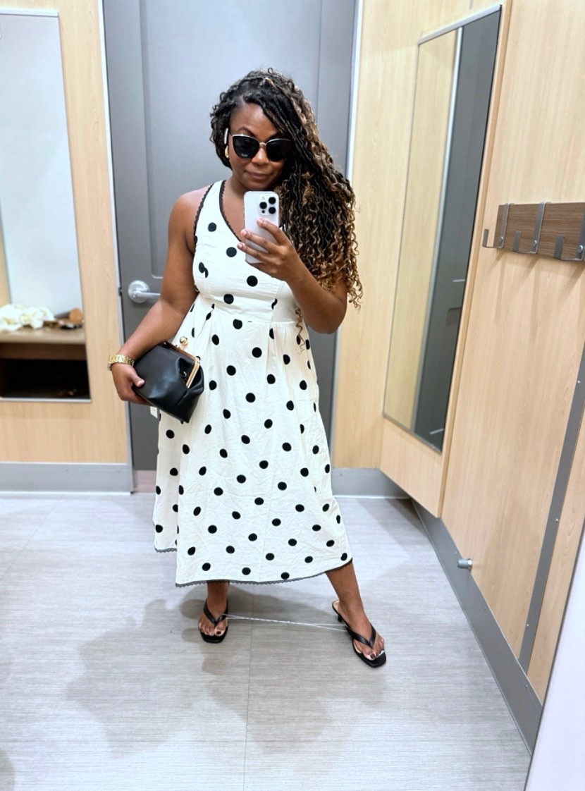 Give me all the polkadots! This dress is perfect for brunch and church this summer🤍🖤🤍