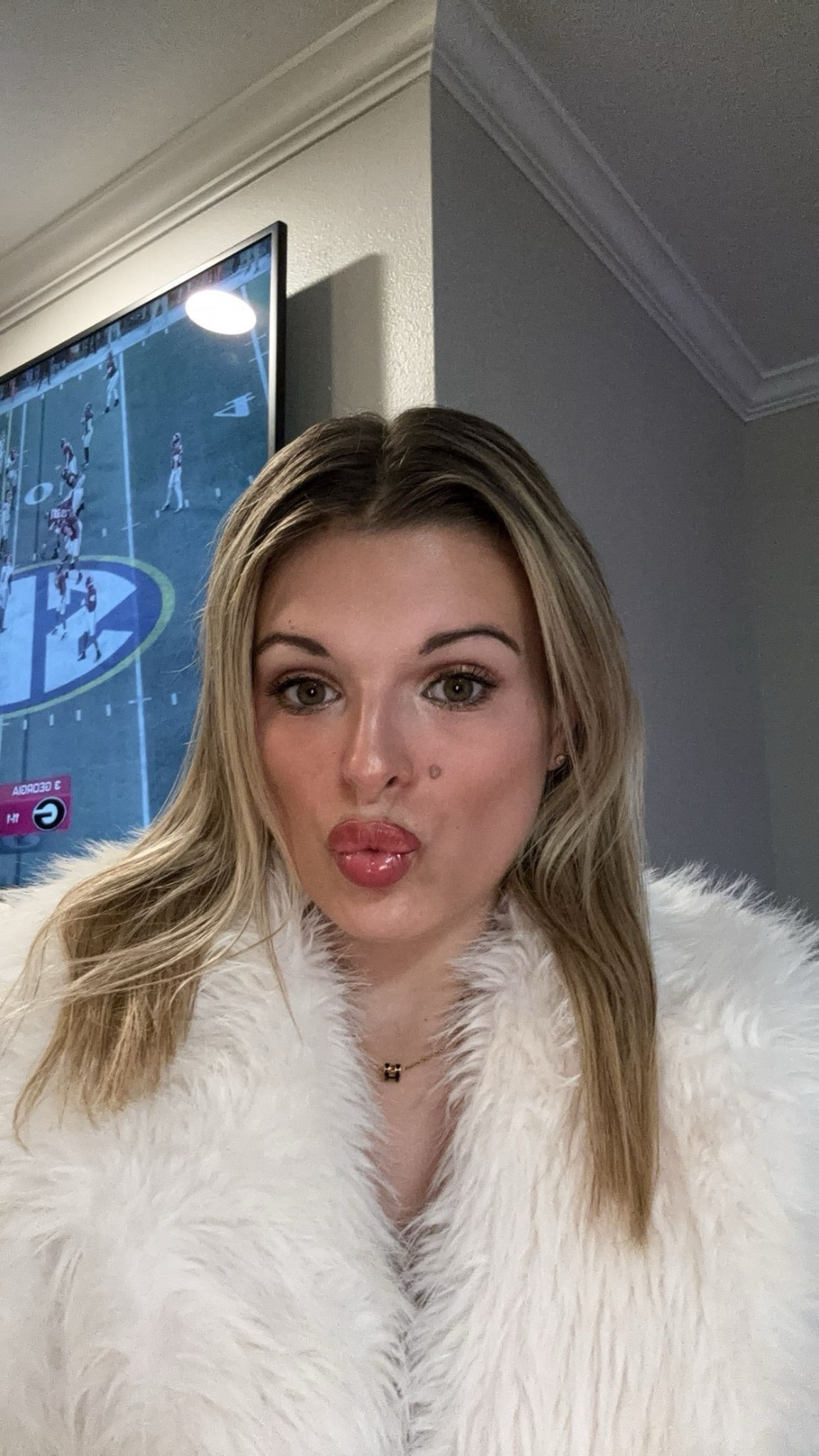 Went full glam for my friend’s work holiday party last night and I’m linking all the products I used to get this look! Everything blended seamlessly and stayed the whole night through food and dancing! 

Makeup, glam, lipstick, blush, bronzer, contour, lashes, lip loss, lipliner

#LTKHoliday #LTKBeauty #LTKgrwm