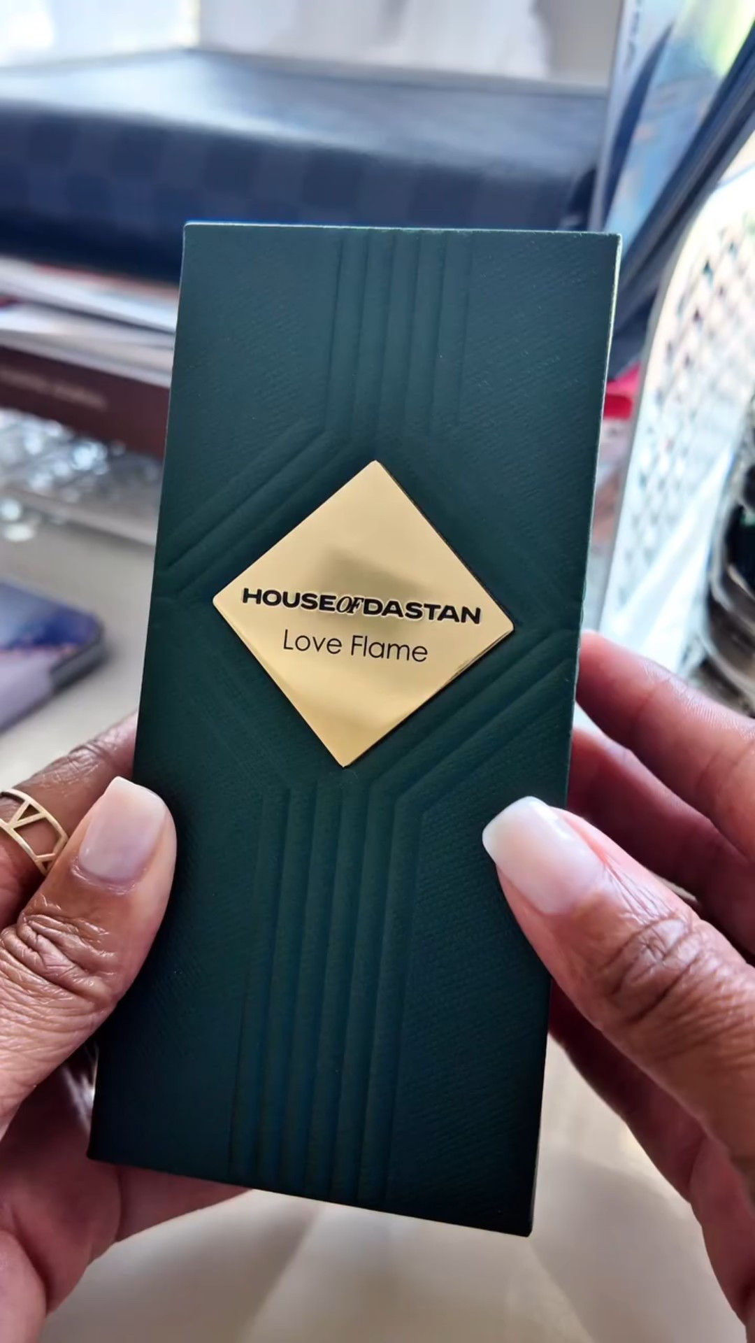 #sponsored I don’t usually do unboxing videos on travel sprays, but this one is an exception because look at how beautiful this travel spray is! It is rare that you the same amount of attention to detail in a travel spray, that you get in the full presentation. I love that for us! 

As for the fragrance, House of Dastan Love Flame is a gorgeous spicy vanilla and iris scent. I’m not prepared to give you a full review yet, but don’t worry, one will be coming soon!

Notes: Bergamot, Cardamom, Carrot Seed, Cypress, Mandarin, Black Pepper, Iris, Ambrette Musk, Lavender, Orcanox Patch, Vetyver, Cedar, Tolu, Absolu, Vanilla, Chocolate, Benzoin, Castoreum and Santal

I’m tagging this one plus the others that I love! Use code AYESHA10 to save $$$!



#ad #houseofdastan #maxaroma #loveflame #fragrance #unboxing #perfume #fragrancereviewer

#LTKBeauty