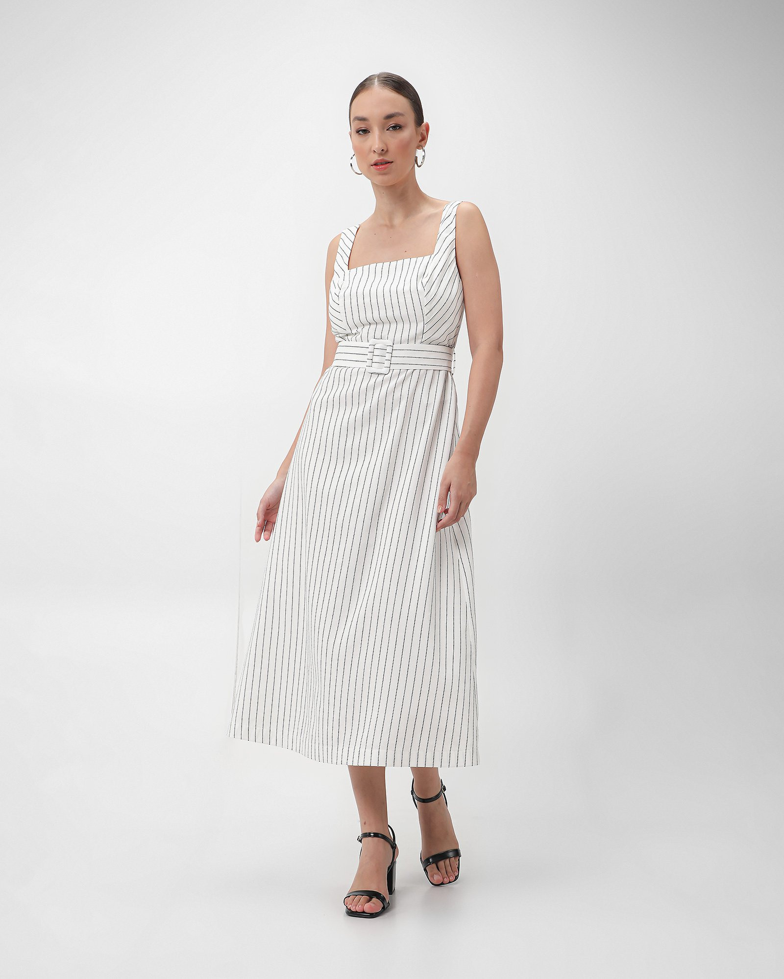 Vestido midi reto risca de giz com cinto branco | AK by Riachuelo | Riachuelo (BR)