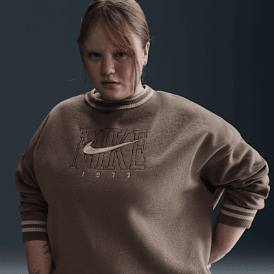 Nike Sportswear Phoenix Fleece Women's Oversized Graphic Crew-Neck Sweatshirt (Plus Size) | Nike (US)